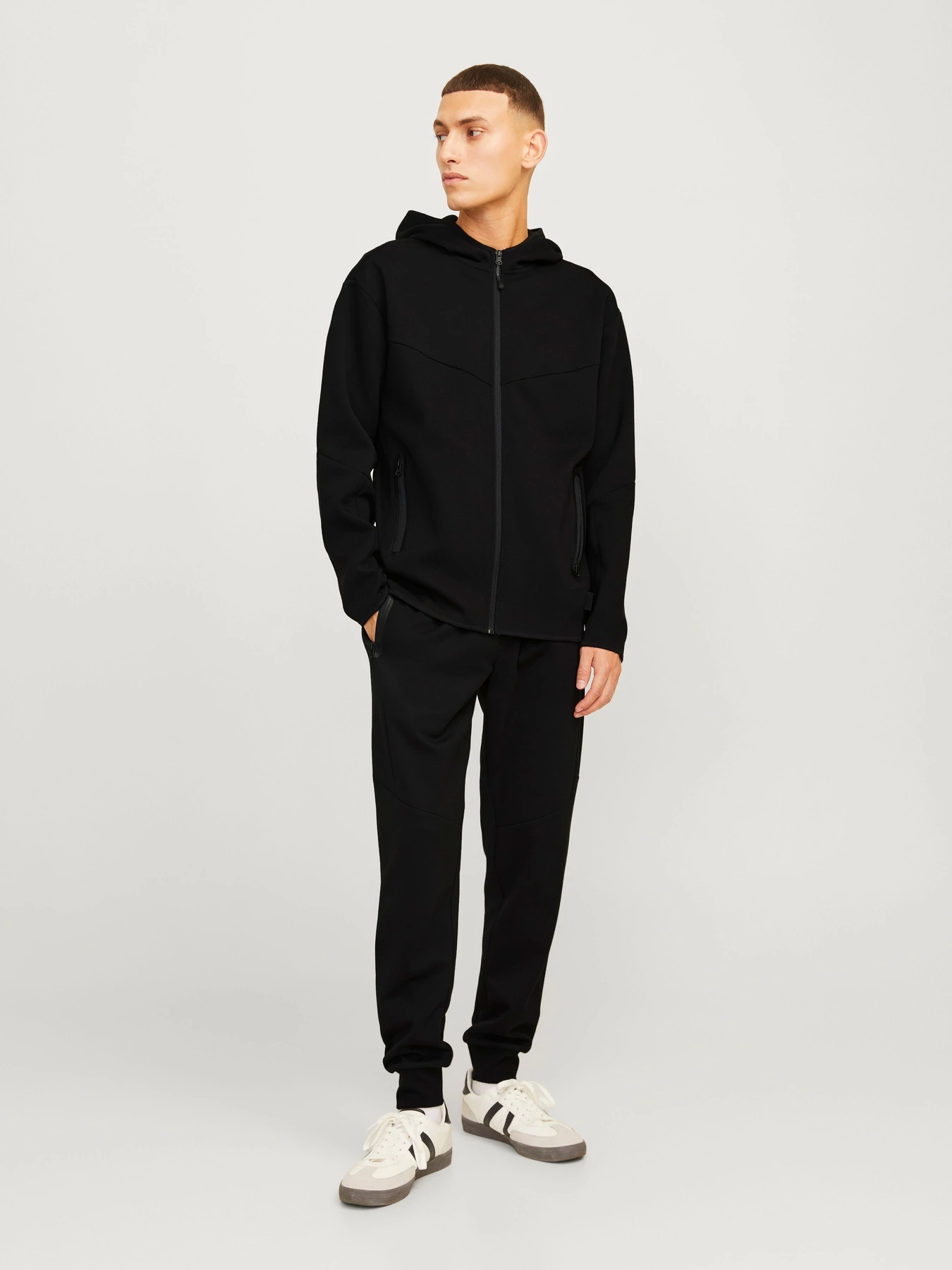Штани JACK & JONES WILL FUSION SWEAT PANTS модель 12261991_Black Штани JACK & JONES WILL FUSION SWEAT PANTS модель 12261991_Black Фото