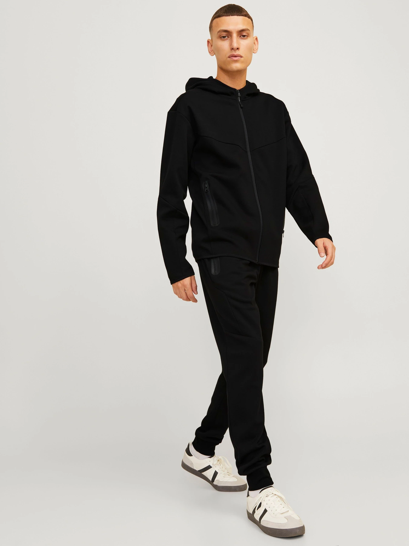 Штани JACK & JONES WILL FUSION SWEAT PANTS модель 12261991_Black Штани JACK & JONES WILL FUSION SWEAT PANTS модель 12261991_Black Фото