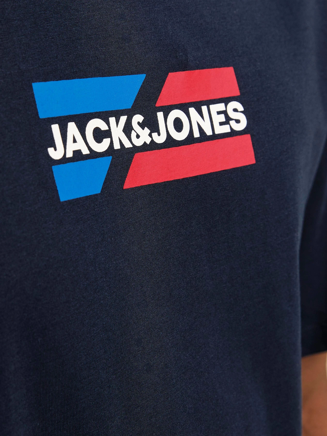 Футболки и поло JACK & JONES CORP GRAPHIC TEE модель 12268415_Sky Captain 01 Футболки и поло JACK & JONES CORP GRAPHIC TEE модель 12268415_Sky Captain 01 Фото