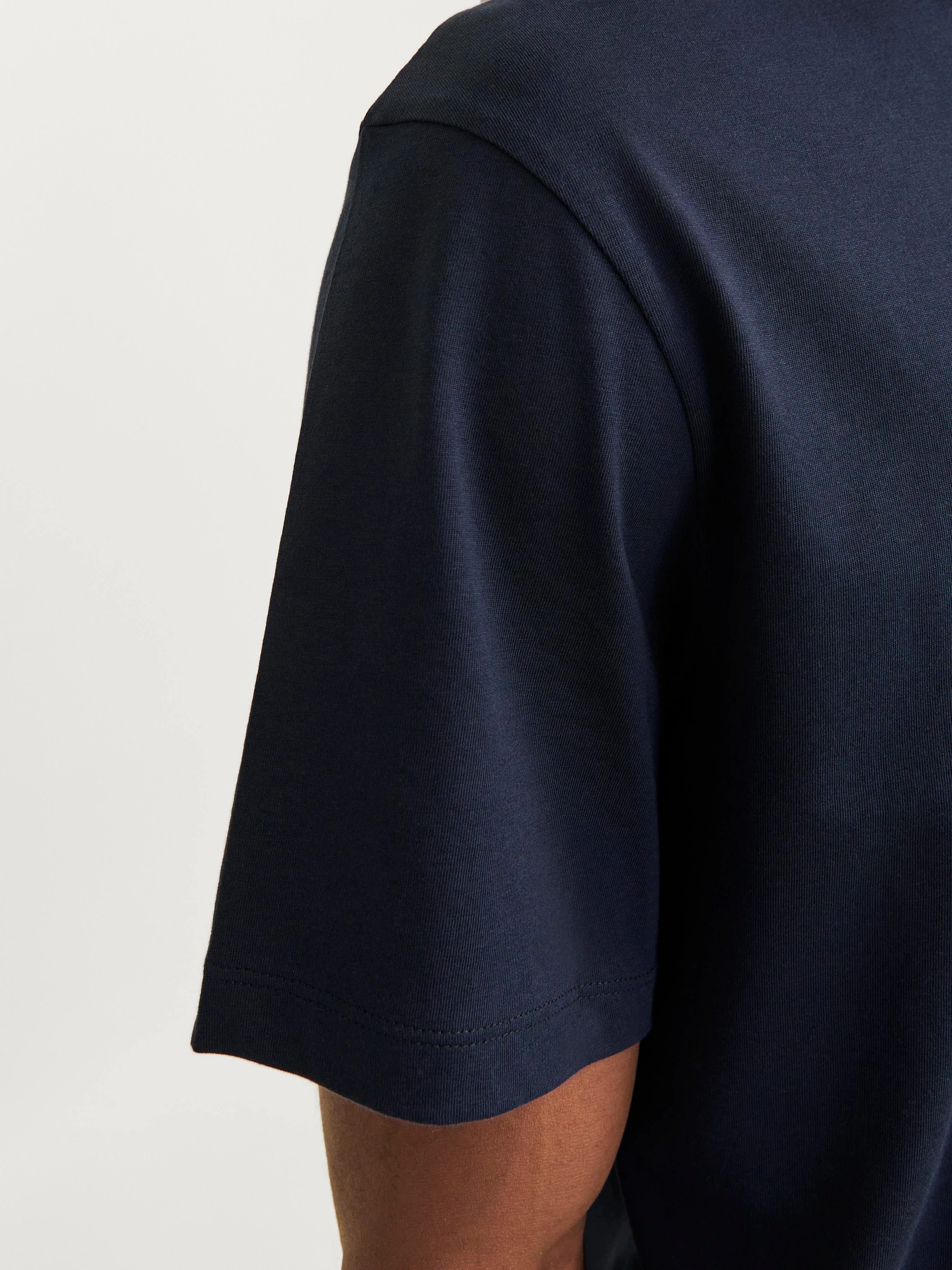 Футболки и поло JACK & JONES CORP GRAPHIC TEE модель 12268415_Sky Captain 01 Футболки и поло JACK & JONES CORP GRAPHIC TEE модель 12268415_Sky Captain 01 Фото