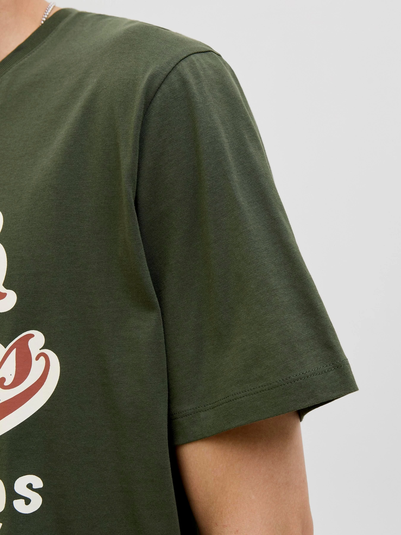 Футболки и поло JACK & JONES LOGO TEE модель 12279535_Duffel Bag Футболки и поло JACK & JONES LOGO TEE модель 12279535_Duffel Bag Фото