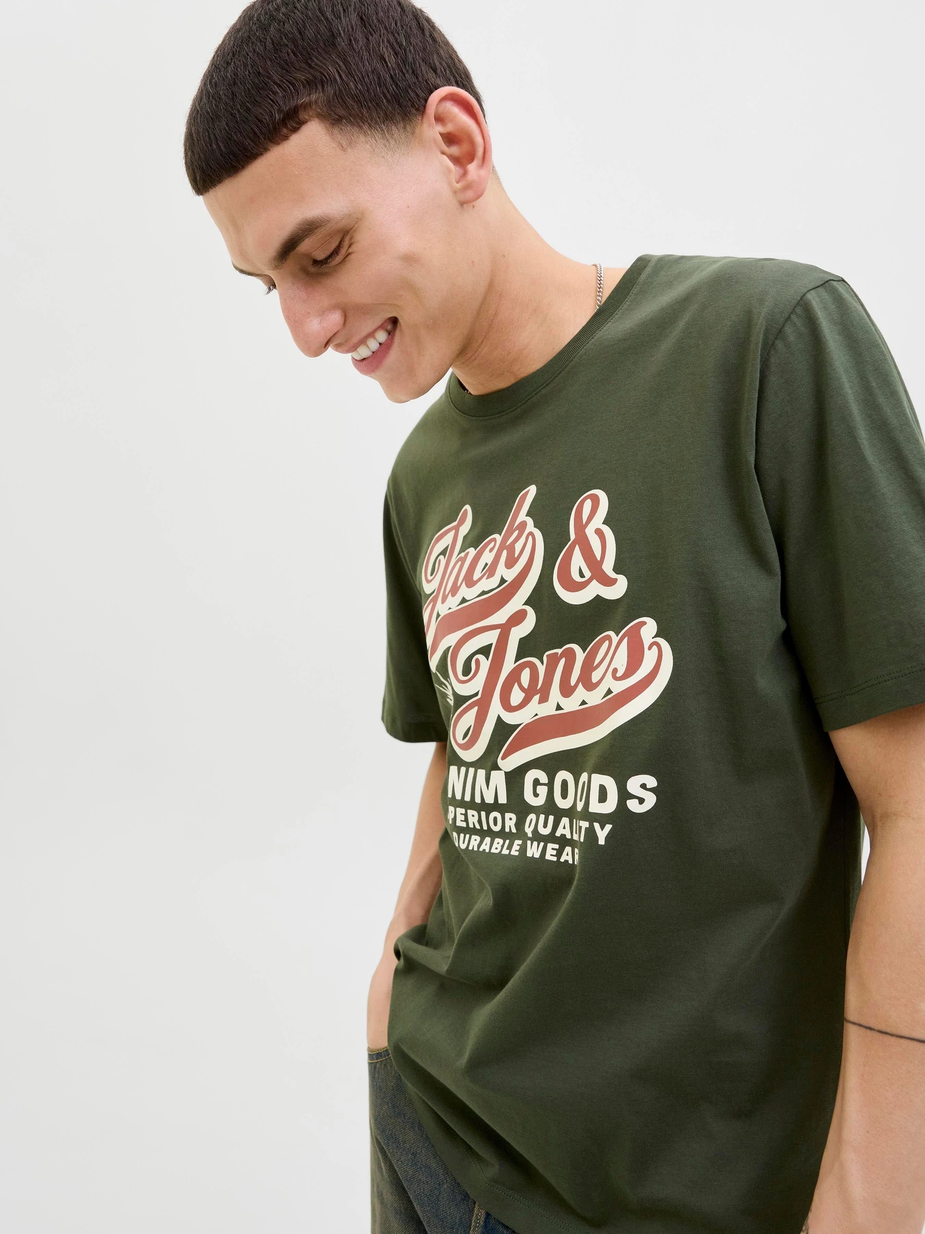 Футболки и поло JACK & JONES LOGO TEE модель 12279535_Duffel Bag Футболки и поло JACK & JONES LOGO TEE модель 12279535_Duffel Bag Фото