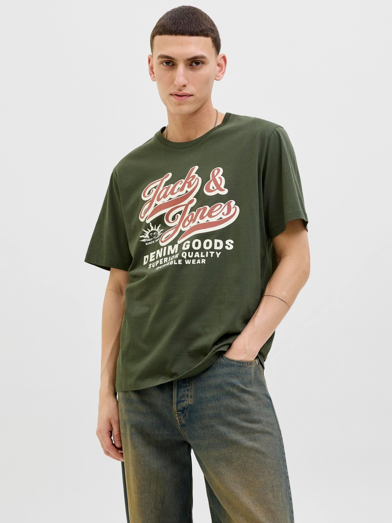 Футболки и поло JACK & JONES LOGO TEE модель 12279535_Duffel Bag Футболки и поло JACK & JONES LOGO TEE модель 12279535_Duffel Bag Фото