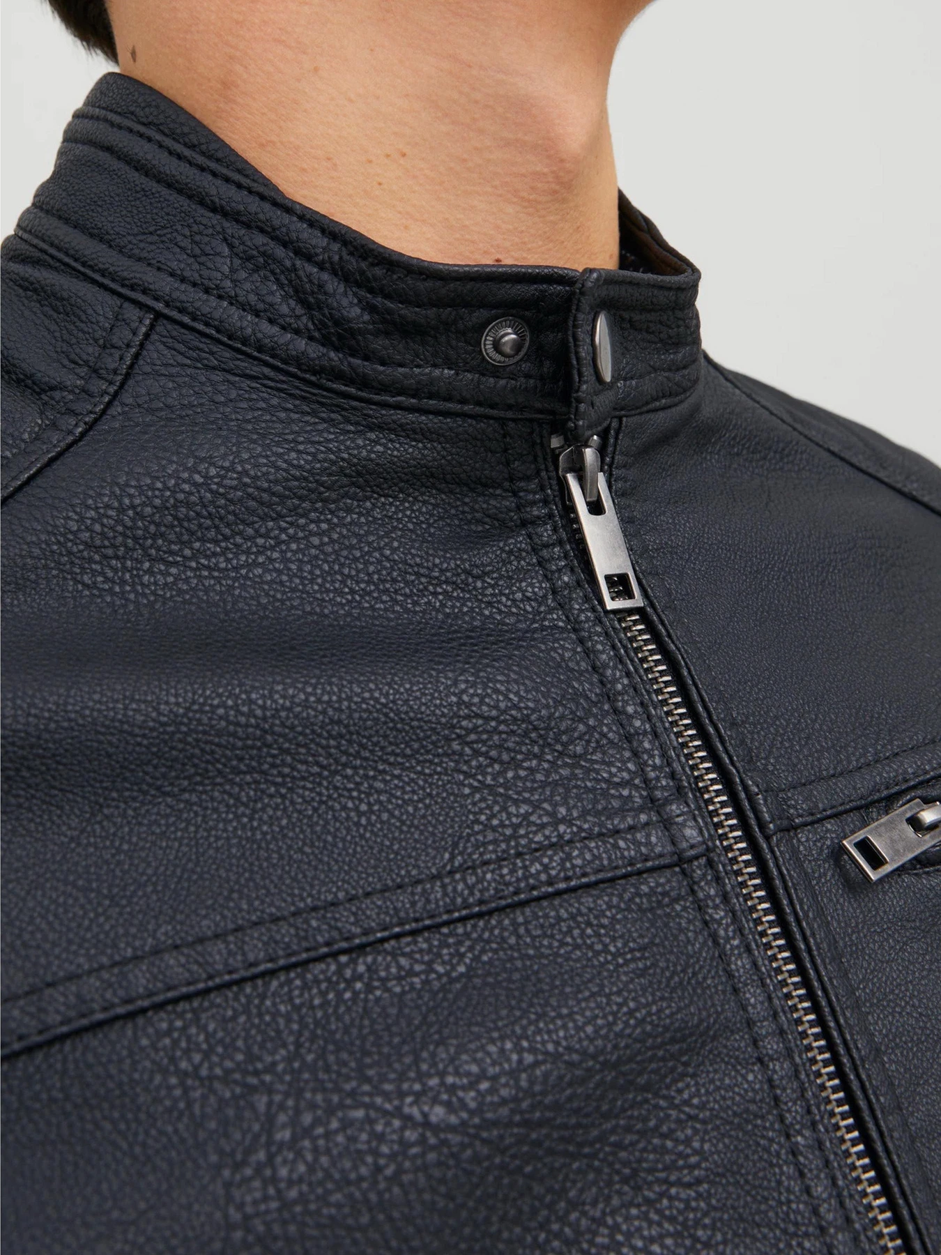 Куртки та дублянки JACK & JONES ROCKY JACKET модель 12147218_Black PU Фото