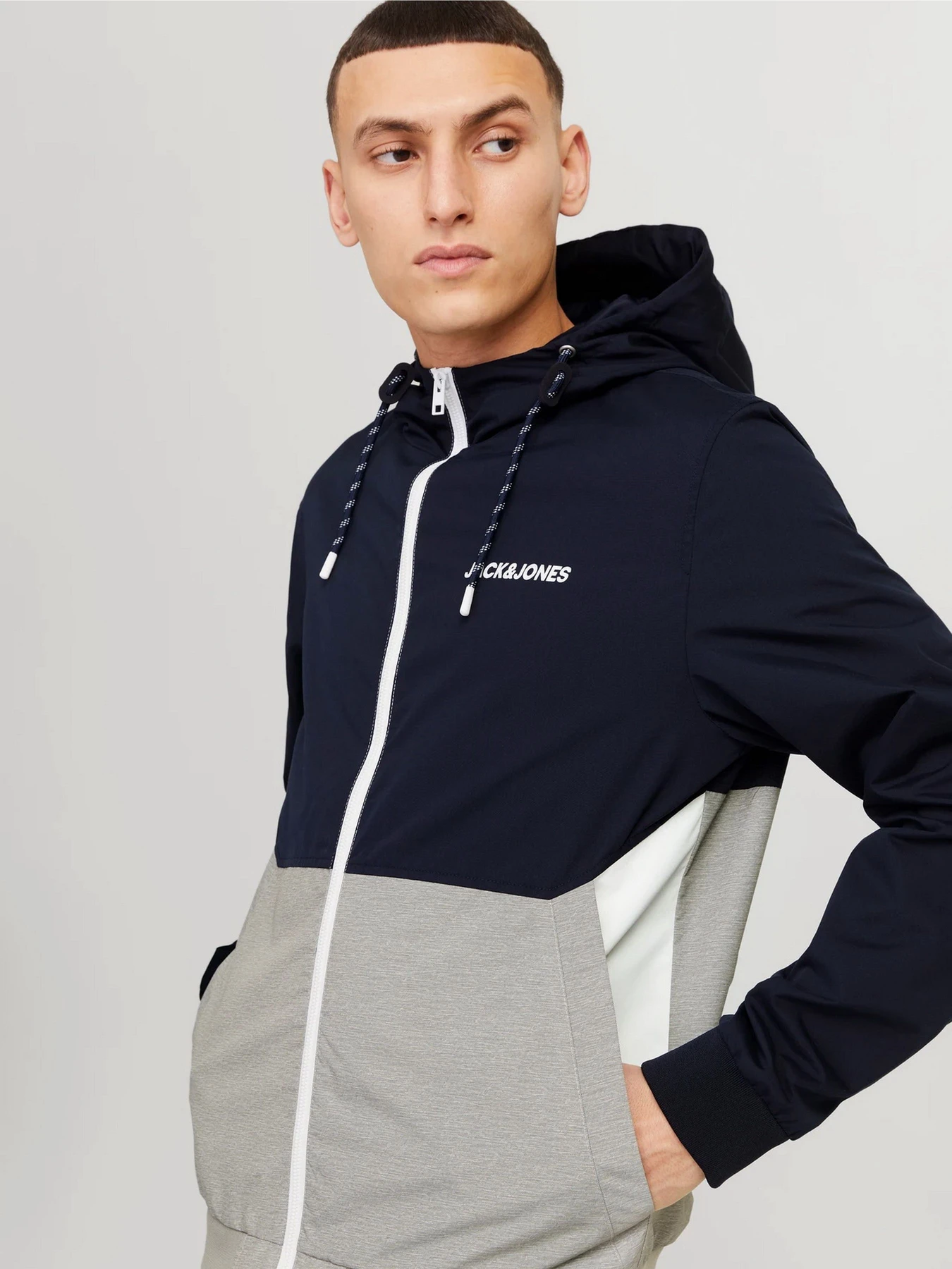 Куртки та дублянки JACK & JONES RUSH HOOD BOMBER модель 12200208_Sky Captain WHITE/LIGHT GR Куртки та дублянки JACK & JONES RUSH HOOD BOMBER модель 12200208_Sky Captain WHITE/LIGHT GR Фото