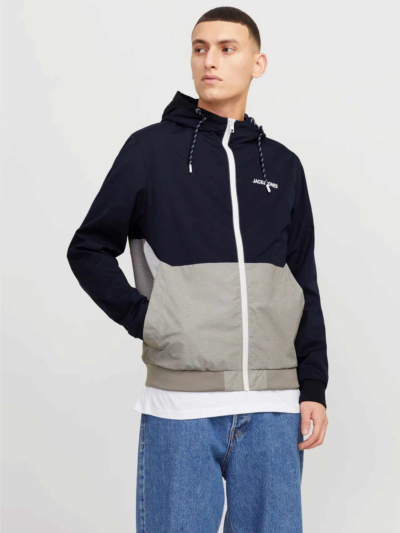 Куртки та дублянки JACK & JONES RUSH HOOD BOMBER модель 12200208_Sky Captain WHITE/LIGHT GR Куртки та дублянки JACK & JONES RUSH HOOD BOMBER модель 12200208_Sky Captain WHITE/LIGHT GR Фото