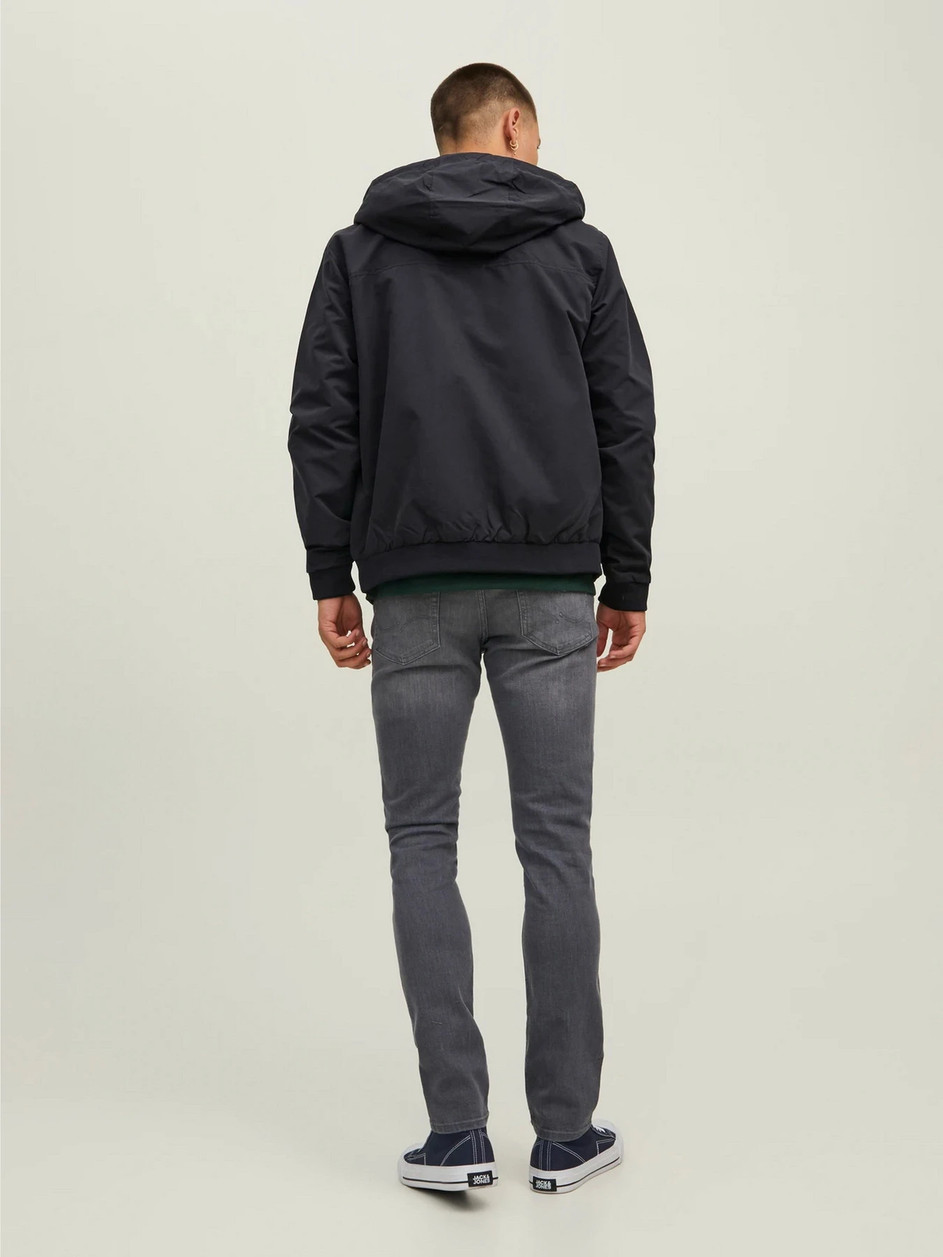 Куртки и дубленки JACK & JONES RUSH HOOD BOMBER NOOS модель 12200208_Black SOLID Куртки и дубленки JACK & JONES RUSH HOOD BOMBER NOOS модель 12200208_Black SOLID Фото
