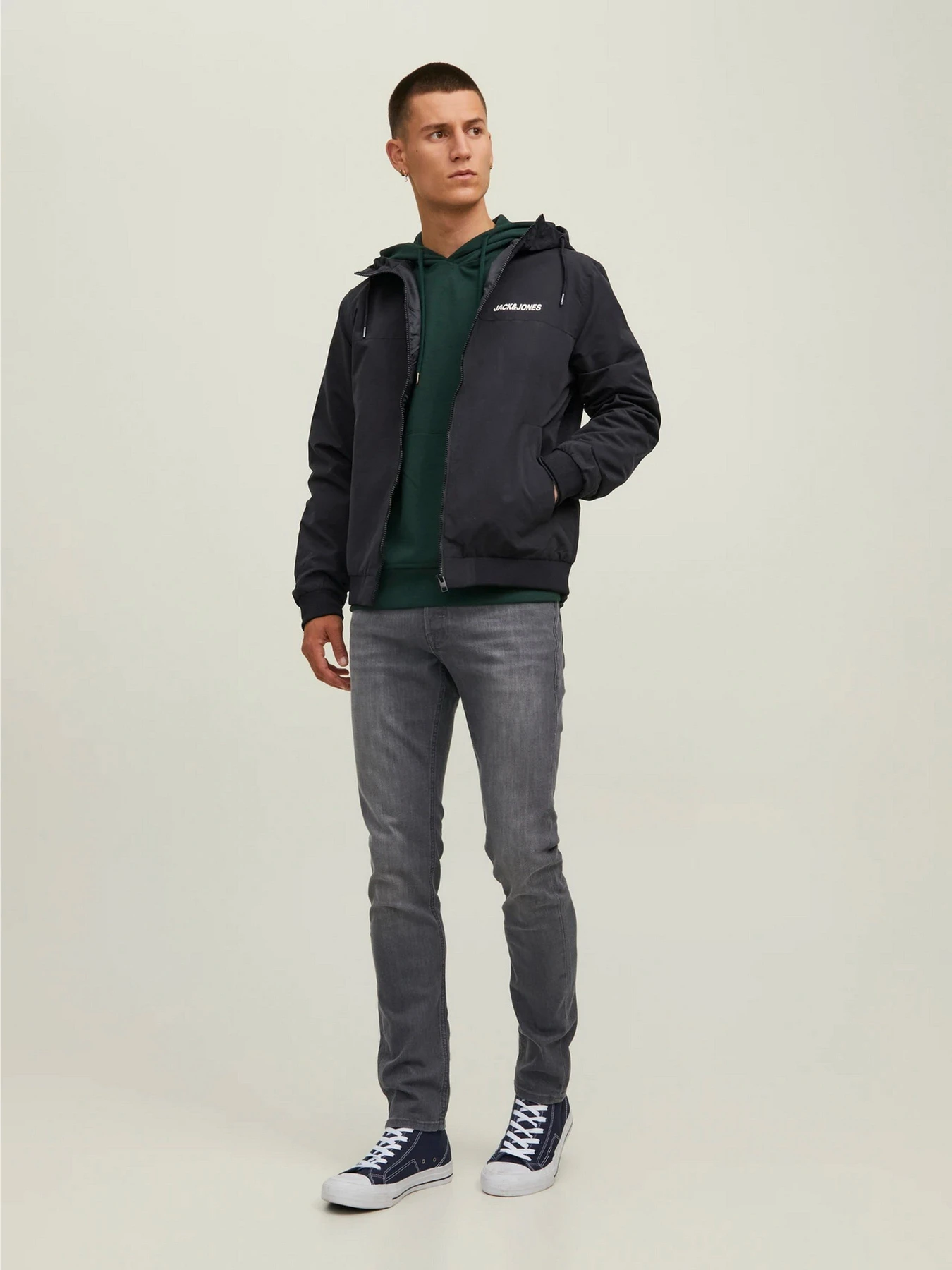 Куртки и дубленки JACK & JONES RUSH HOOD BOMBER NOOS модель 12200208_Black SOLID Куртки и дубленки JACK & JONES RUSH HOOD BOMBER NOOS модель 12200208_Black SOLID Фото