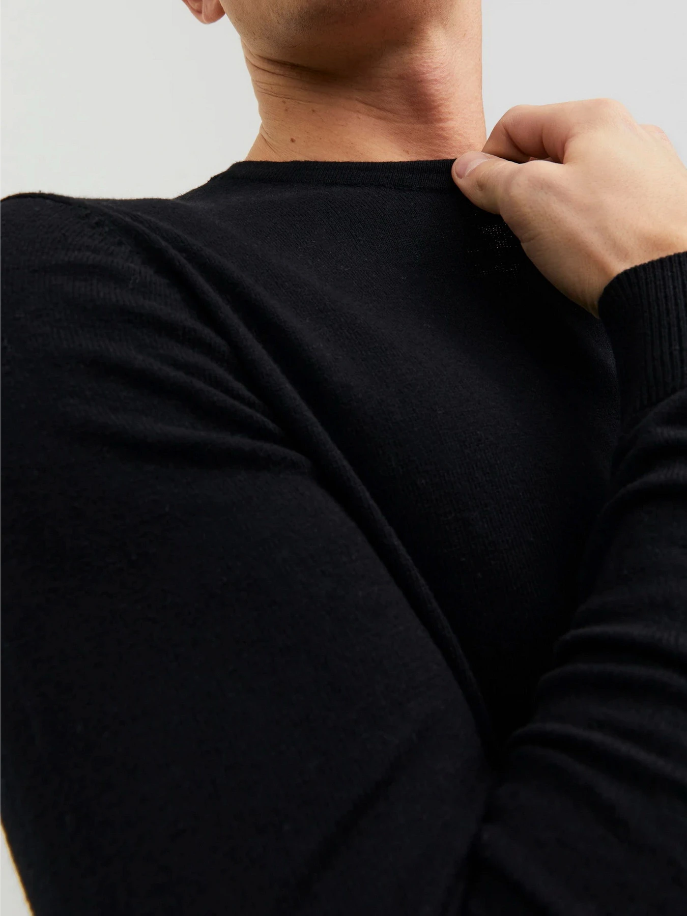 Свитры и кардиганы JACK & JONES EMIL KNIT CREW NECK модель 12208364_Black Свитры и кардиганы JACK & JONES EMIL KNIT CREW NECK модель 12208364_Black Фото