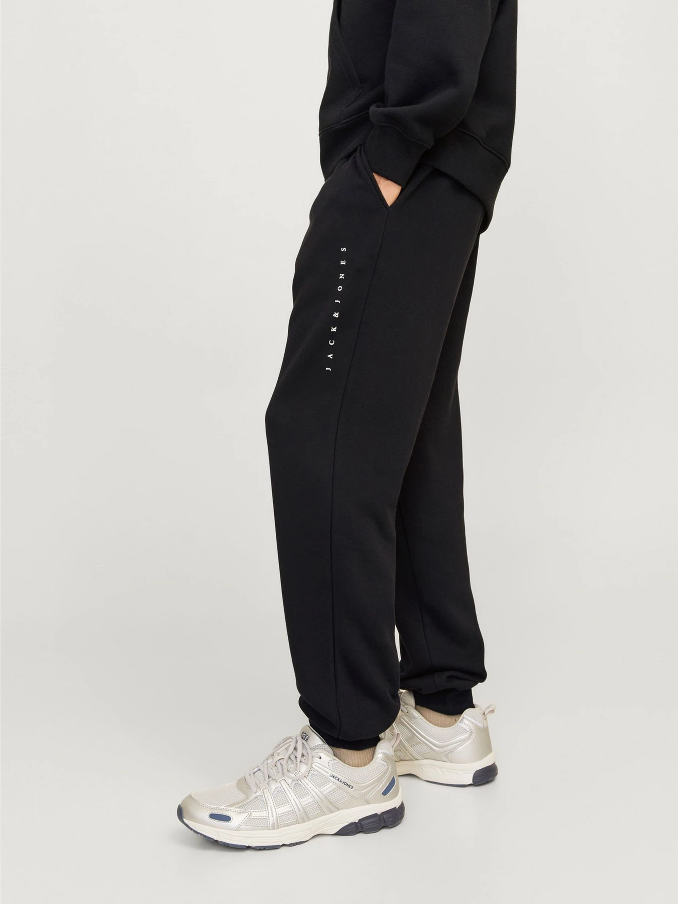 Брюки JACK & JONES GORDON STAR SWEAT PANTS модель 12248838_Black Брюки JACK & JONES GORDON STAR SWEAT PANTS модель 12248838_Black Фото
