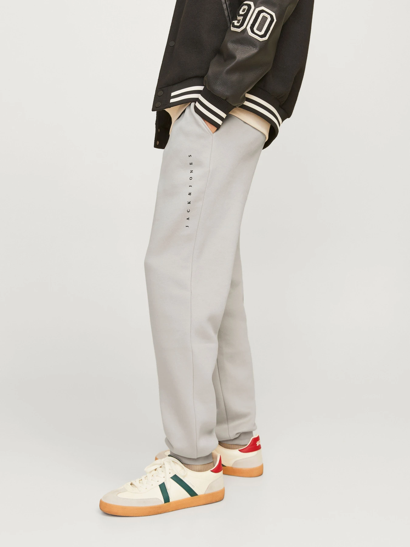 Брюки JACK & JONES GORDON STAR SWEAT PANTS модель 12248838_Moonbeam Брюки JACK & JONES GORDON STAR SWEAT PANTS модель 12248838_Moonbeam Фото