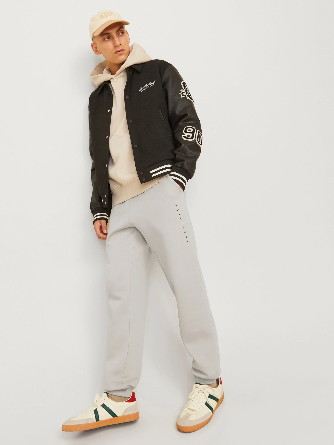 Брюки JACK & JONES GORDON STAR SWEAT PANTS модель 12248838_Moonbeam Брюки JACK & JONES GORDON STAR SWEAT PANTS модель 12248838_Moonbeam Фото