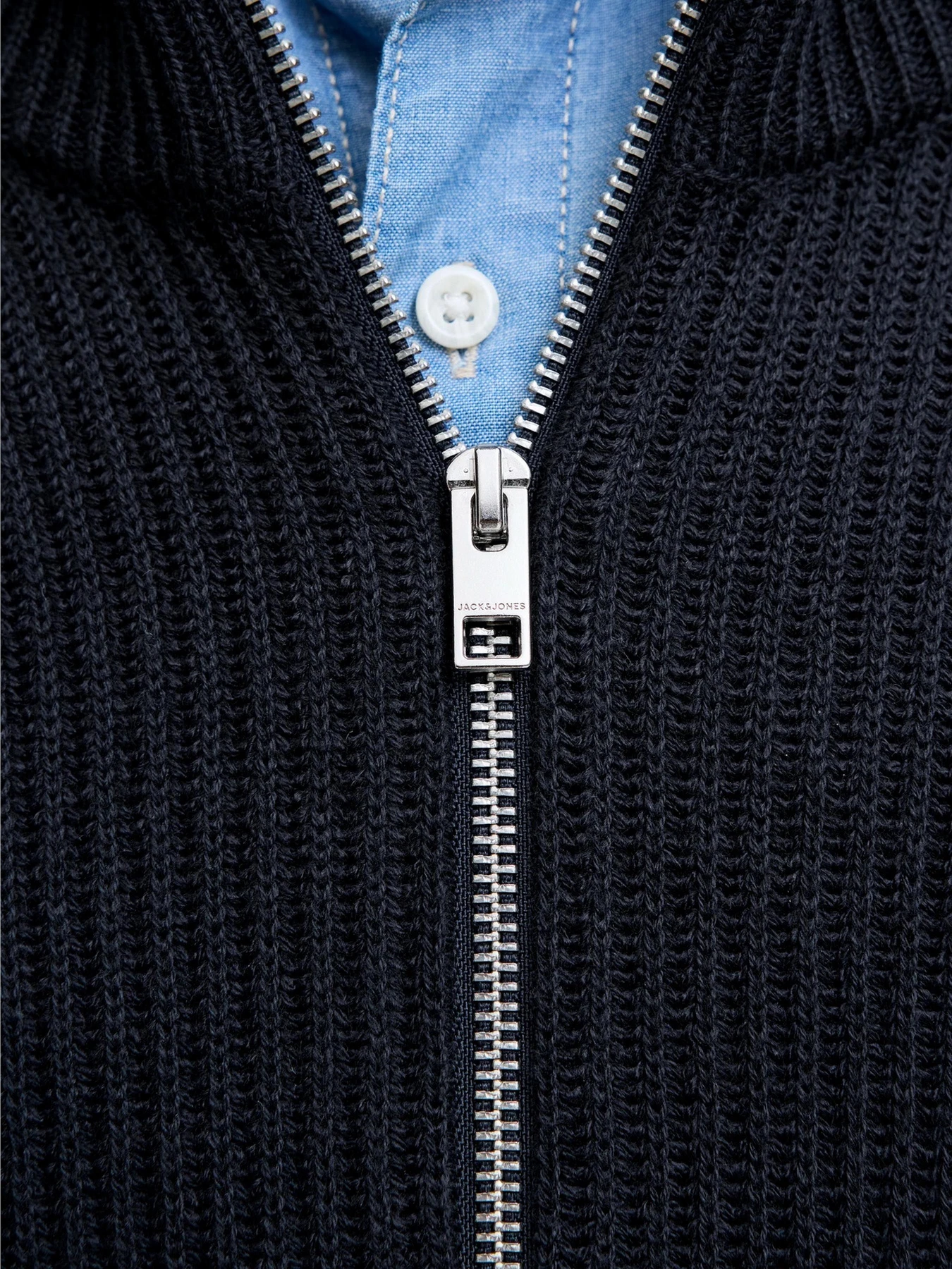 Свитры и кардиганы JACK & JONES PANNEL KNIT ZIP CARDIGAN модель 12278920_Sky Captain Свитры и кардиганы JACK & JONES PANNEL KNIT ZIP CARDIGAN модель 12278920_Sky Captain Фото