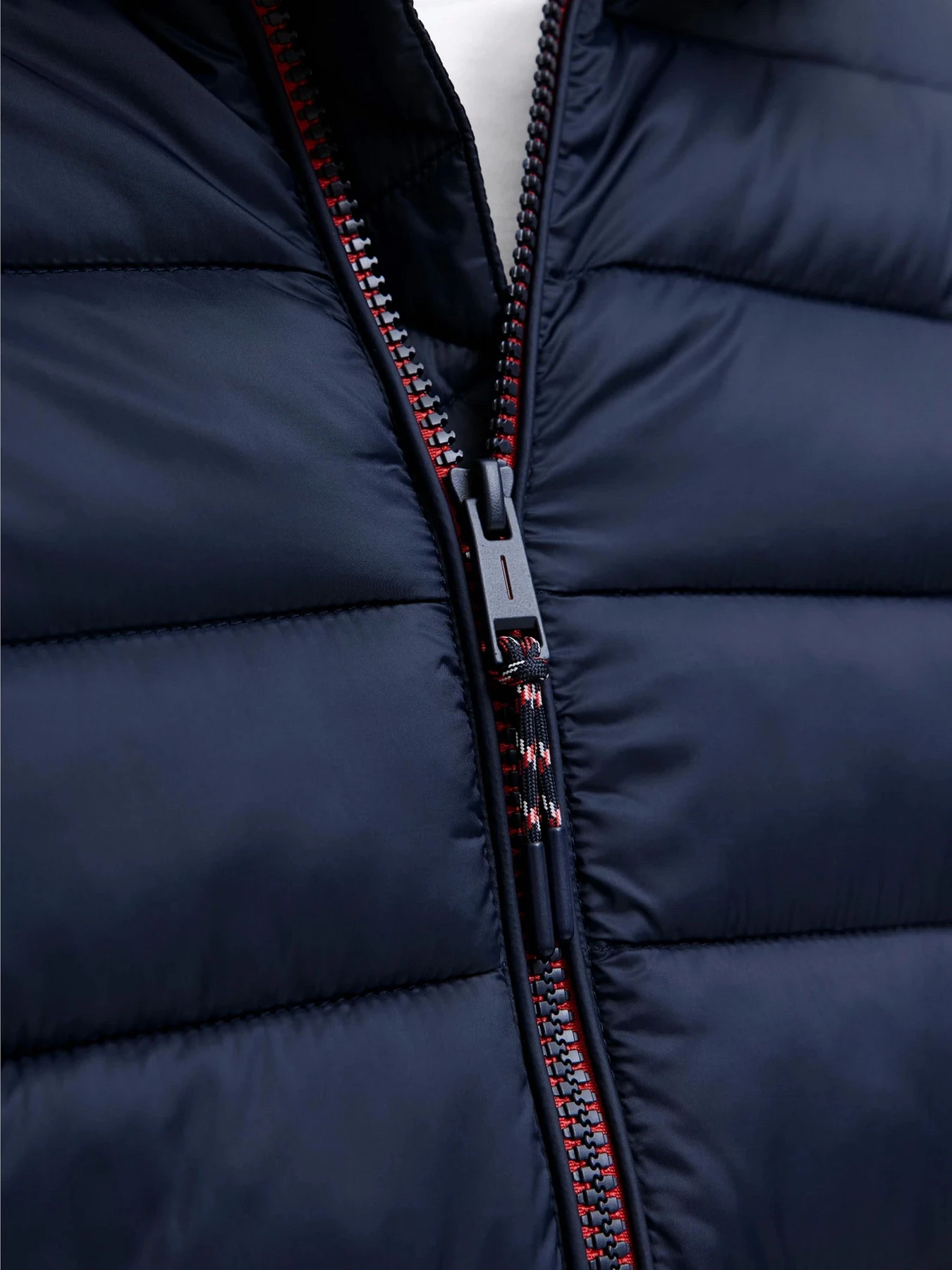 Куртки та дублянки JACK & JONES BRADLEY LIGHT PUFFER HOOD модель 12280970_Sky Captain Куртки та дублянки JACK & JONES BRADLEY LIGHT PUFFER HOOD модель 12280970_Sky Captain Фото