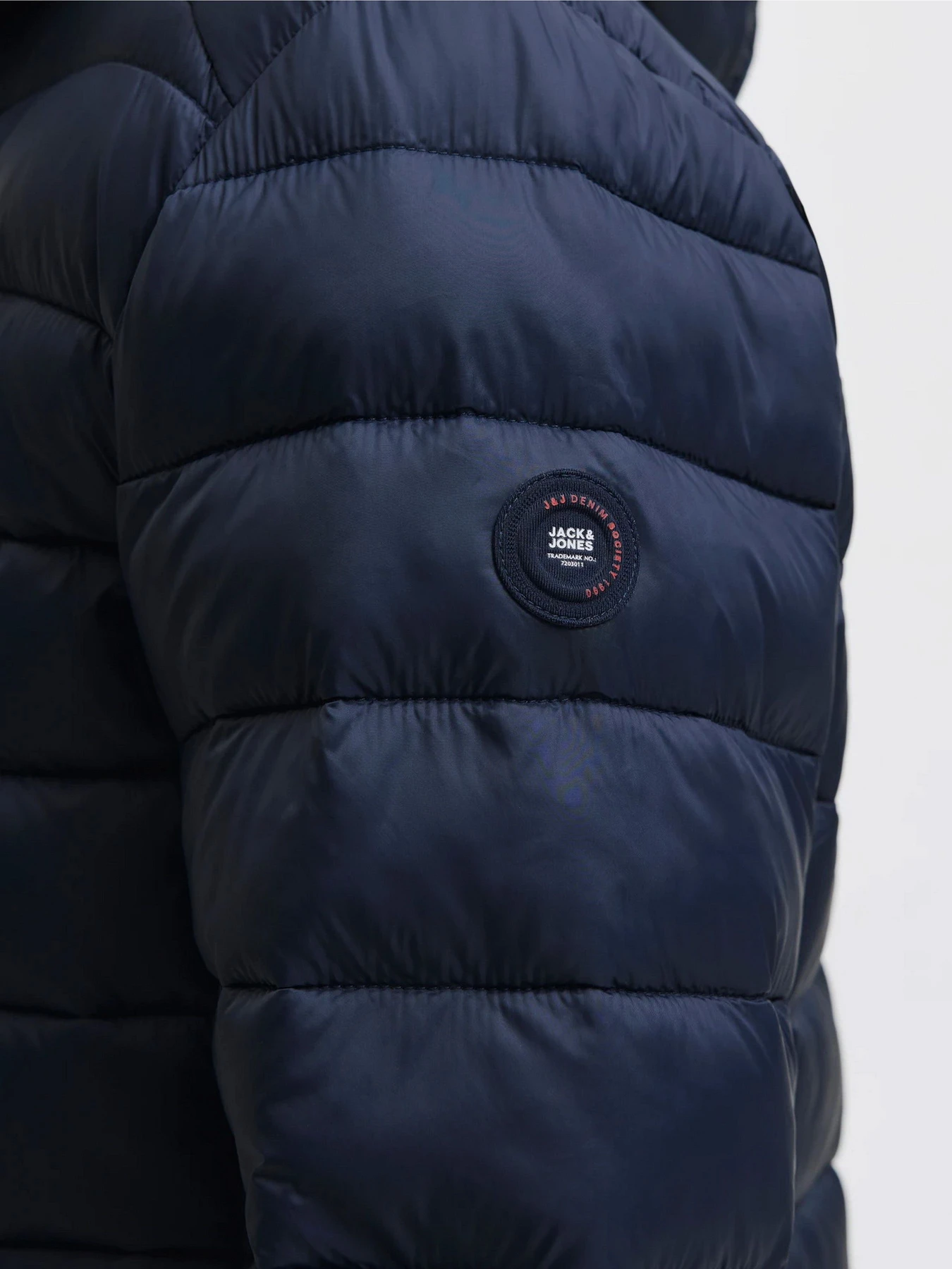 Куртки та дублянки JACK & JONES BRADLEY LIGHT PUFFER HOOD модель 12280970_Sky Captain Куртки та дублянки JACK & JONES BRADLEY LIGHT PUFFER HOOD модель 12280970_Sky Captain Фото