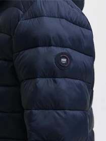 Куртки та дублянки JACK & JONES BRADLEY LIGHT PUFFER HOOD модель 12280970_Sky Captain Фото
