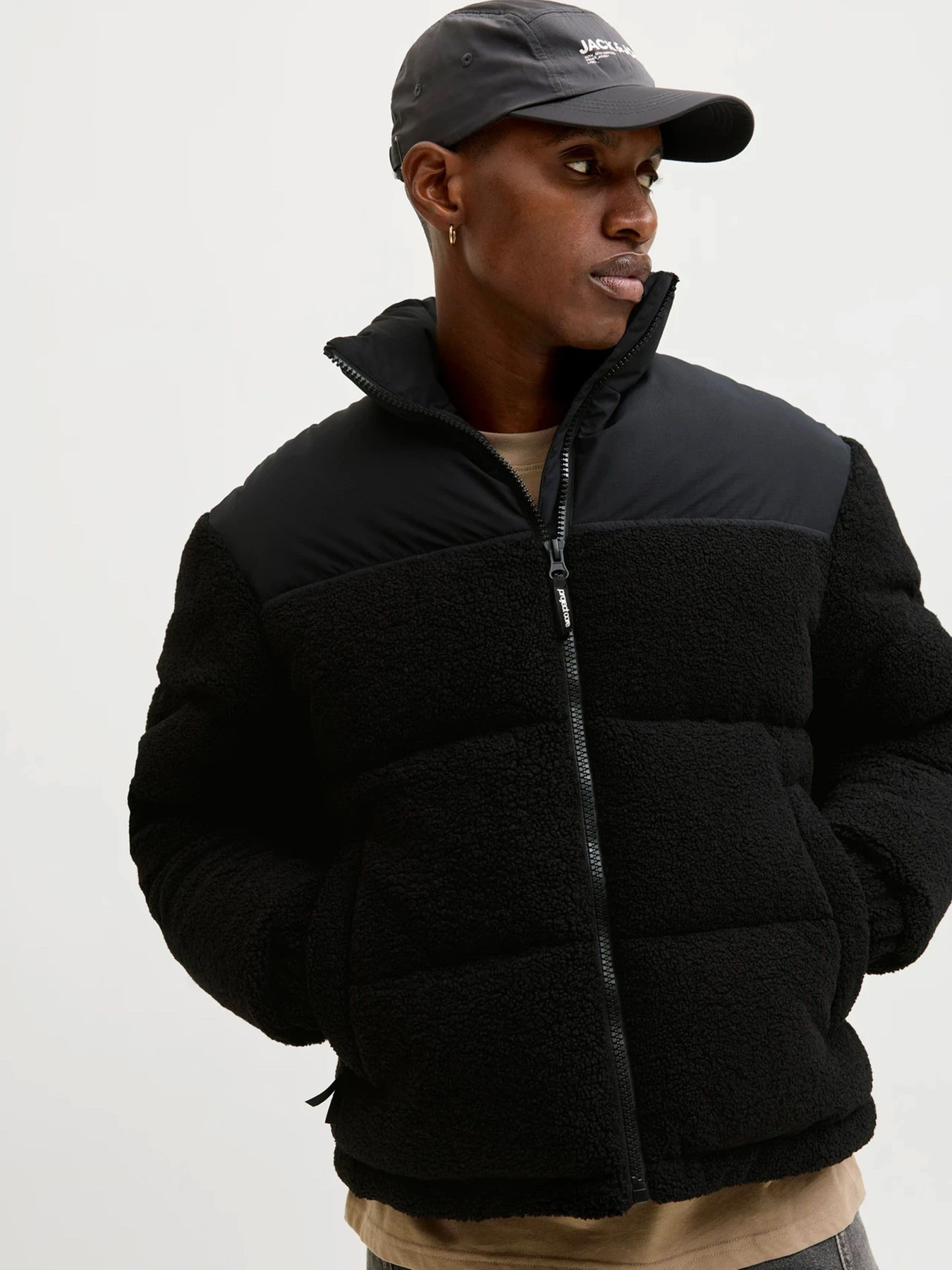 Куртки та дублянки JACK & JONES FLARE TEDDY PUFFER JACKET модель 12286050_Black Куртки та дублянки JACK & JONES FLARE TEDDY PUFFER JACKET модель 12286050_Black Фото