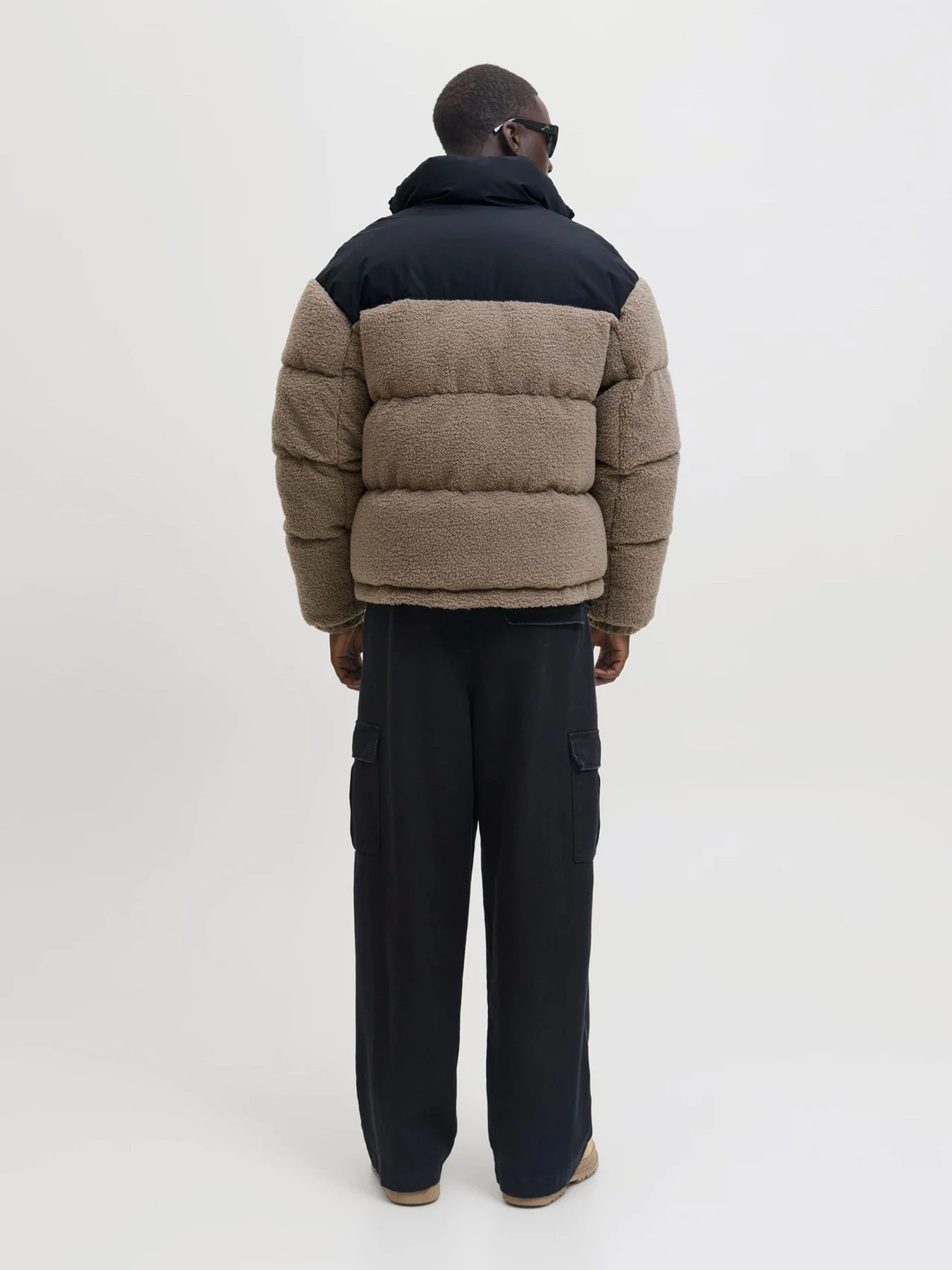 Куртки и дубленки JACK & JONES FLARE TEDDY PUFFER JACKET модель 12286050_Desert Taupe BLOCKING Куртки и дубленки JACK & JONES FLARE TEDDY PUFFER JACKET модель 12286050_Desert Taupe BLOCKING Фото