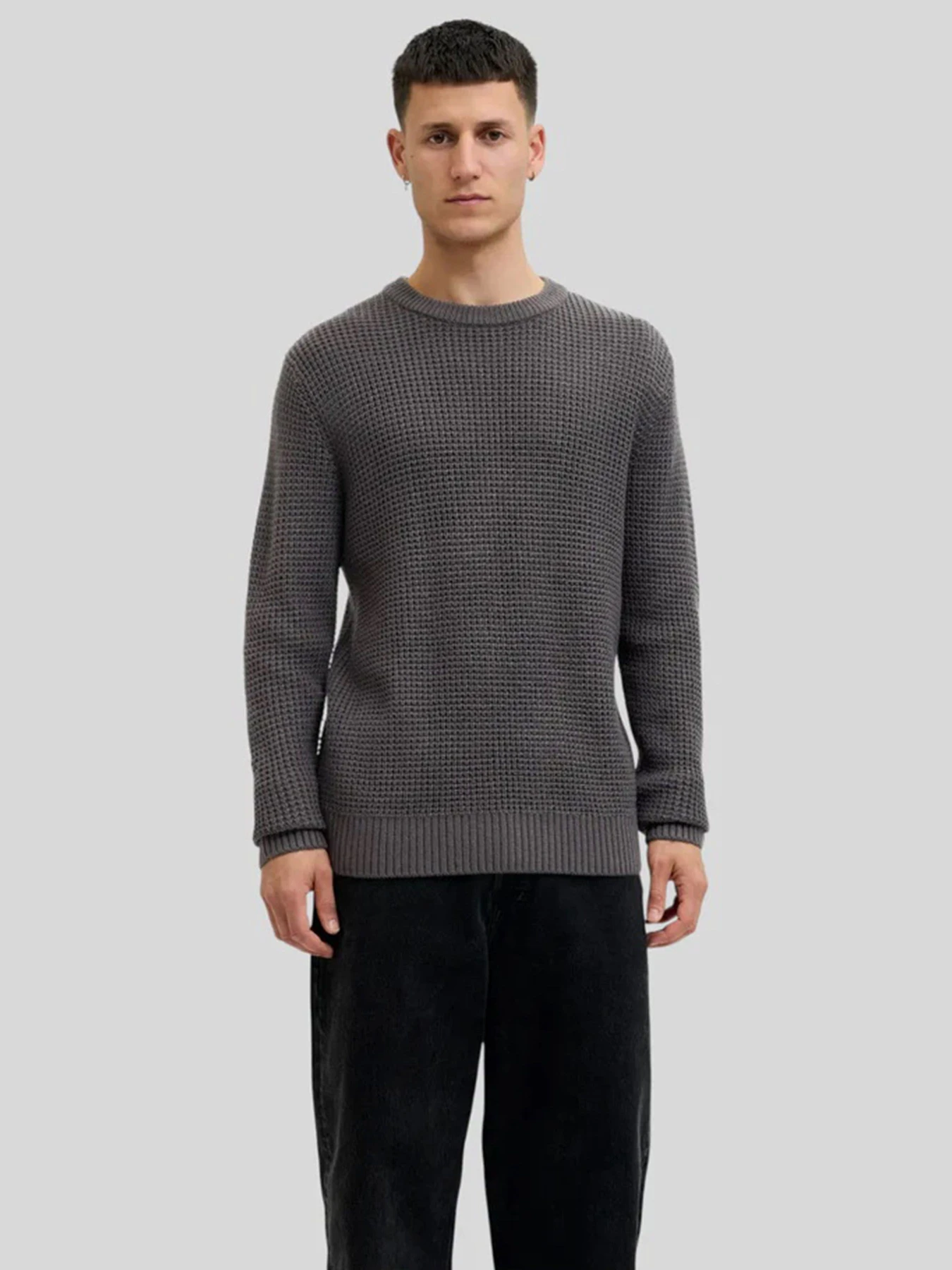 Свитры и кардиганы JACK & JONES GLOBAL KNIT CREW NECK модель 12287594_Asphalt Свитры и кардиганы JACK & JONES GLOBAL KNIT CREW NECK модель 12287594_Asphalt Фото