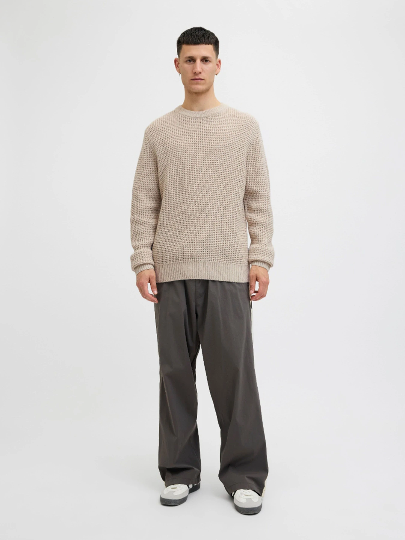 Свитры и кардиганы JACK & JONES GLOBAL KNIT CREW NECK модель 12287594_Moonbeam Свитры и кардиганы JACK & JONES GLOBAL KNIT CREW NECK модель 12287594_Moonbeam Фото