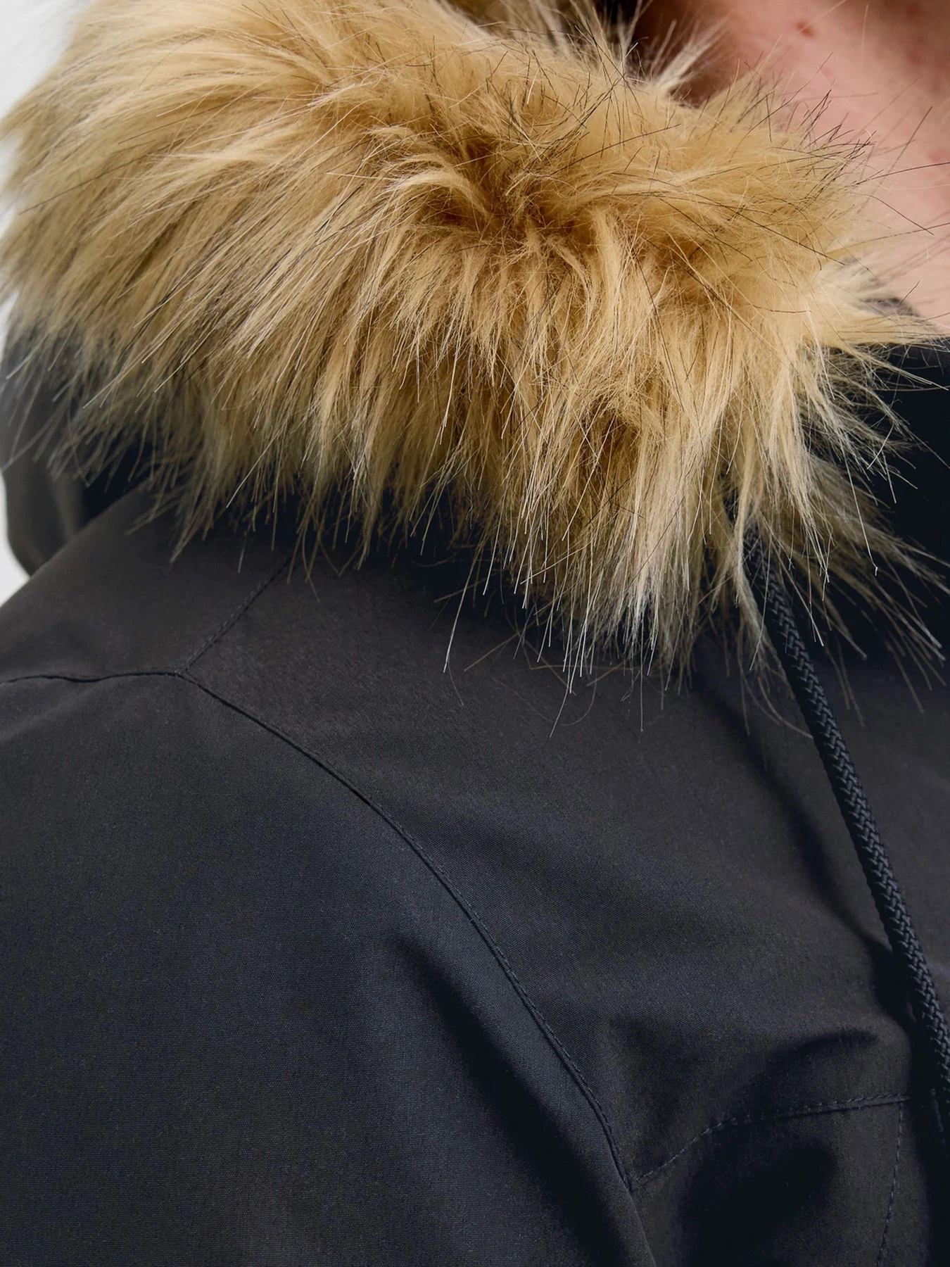 Куртки и дубленки JACK & JONES CAMP FAUX FUR PARKA модель 12279267_Black Куртки и дубленки JACK & JONES CAMP FAUX FUR PARKA модель 12279267_Black Фото
