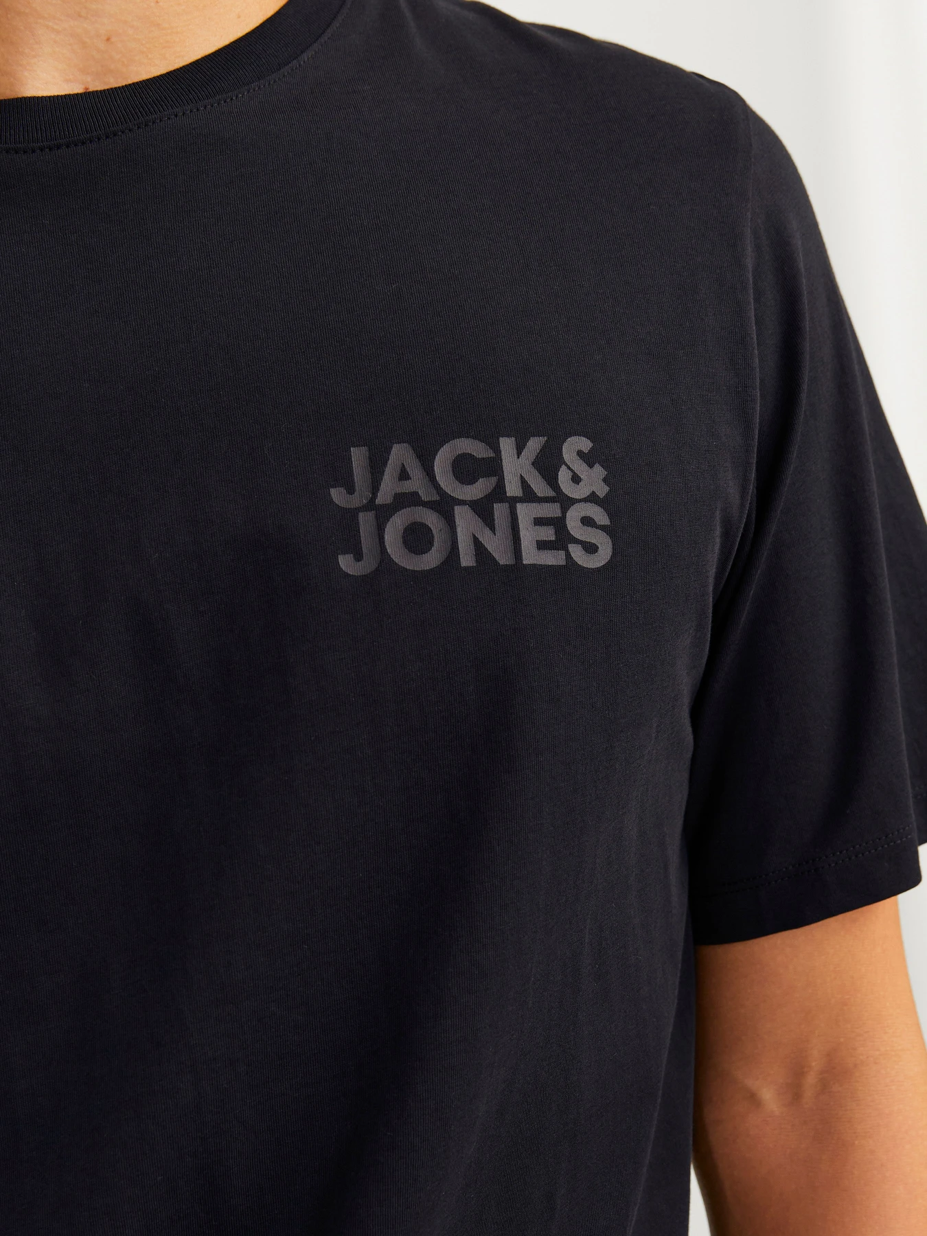 Футболки и поло JACK & JONES CORP LOGO TEE модель 12151955_Black Small Print/Black Футболки и поло JACK & JONES CORP LOGO TEE модель 12151955_Black Small Print/Black Фото
