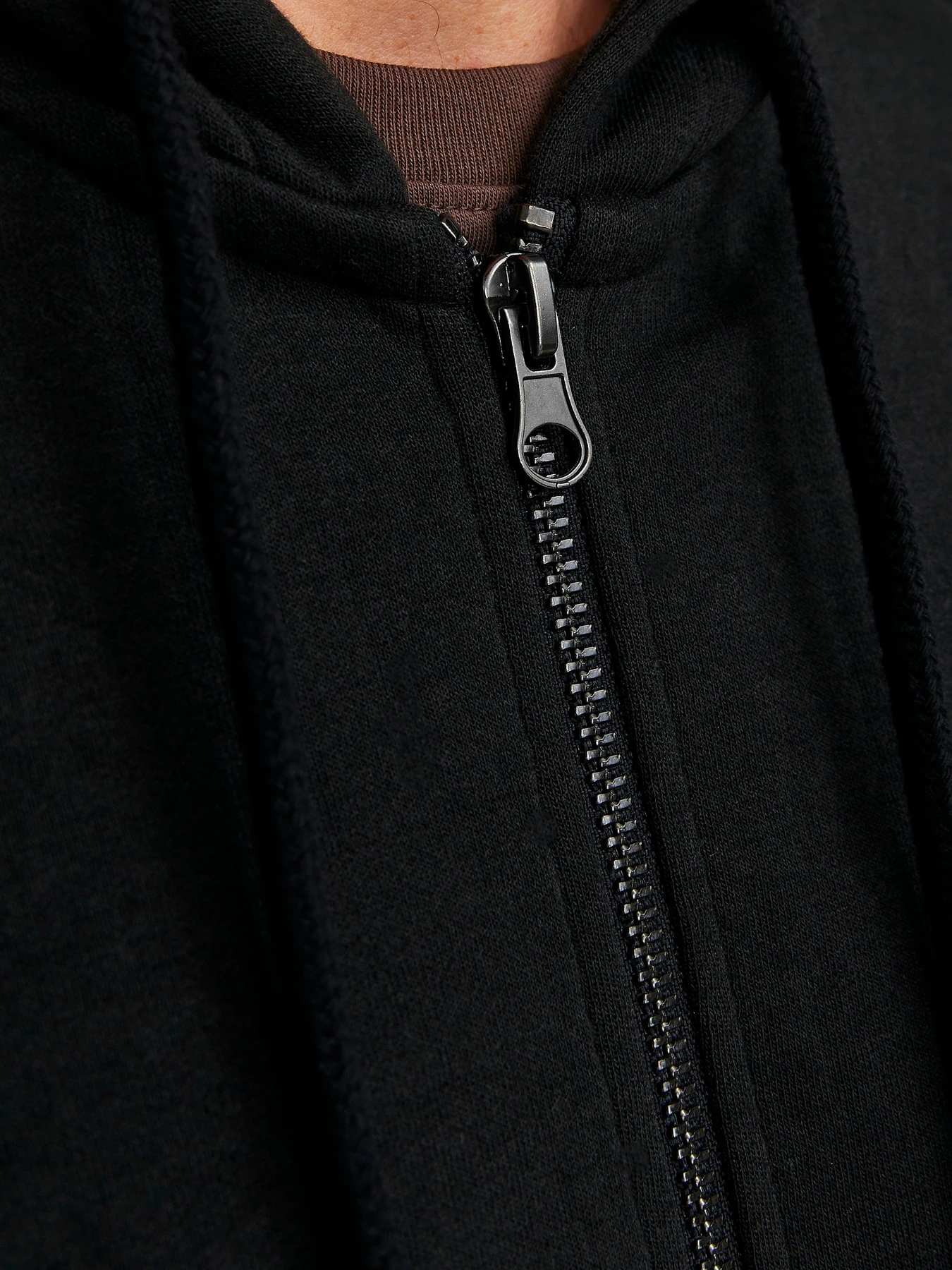 Худи и свитшоты JACK & JONES BASIC SWEAT ZIP HOOD модель 12181901_Black REG Худи и свитшоты JACK & JONES BASIC SWEAT ZIP HOOD модель 12181901_Black REG Фото
