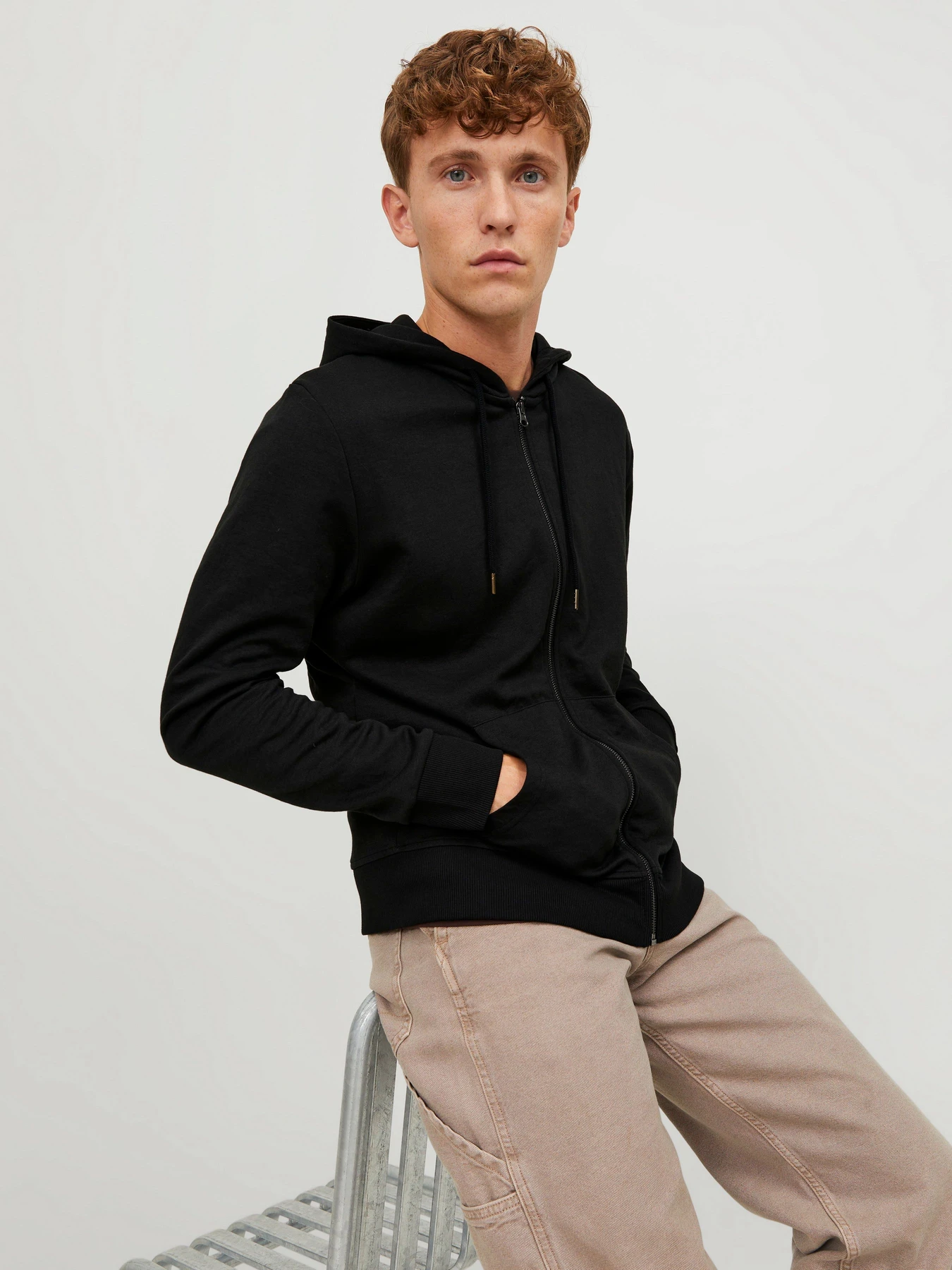 Худи и свитшоты JACK & JONES BASIC SWEAT ZIP HOOD модель 12181901_Black REG Худи и свитшоты JACK & JONES BASIC SWEAT ZIP HOOD модель 12181901_Black REG Фото