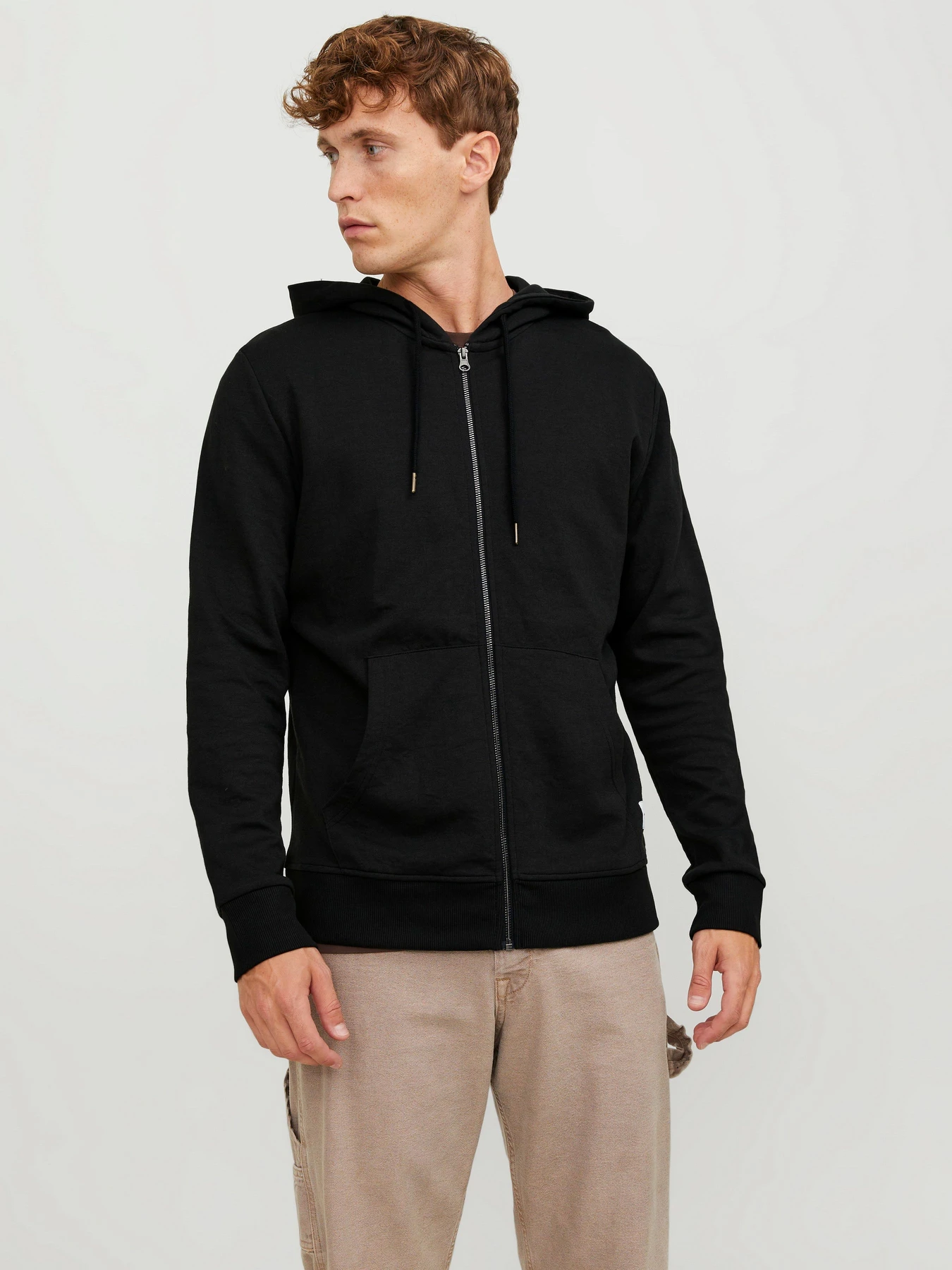 Худи и свитшоты JACK & JONES BASIC SWEAT ZIP HOOD модель 12181901_Black REG Худи и свитшоты JACK & JONES BASIC SWEAT ZIP HOOD модель 12181901_Black REG Фото