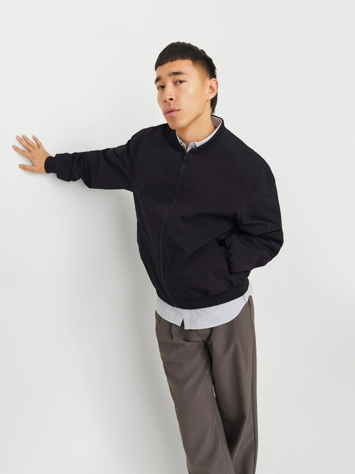 Куртки та дублянки JACK & JONES CHARGE BOMBER модель 12268608_Black Куртки та дублянки JACK & JONES CHARGE BOMBER модель 12268608_Black Фото