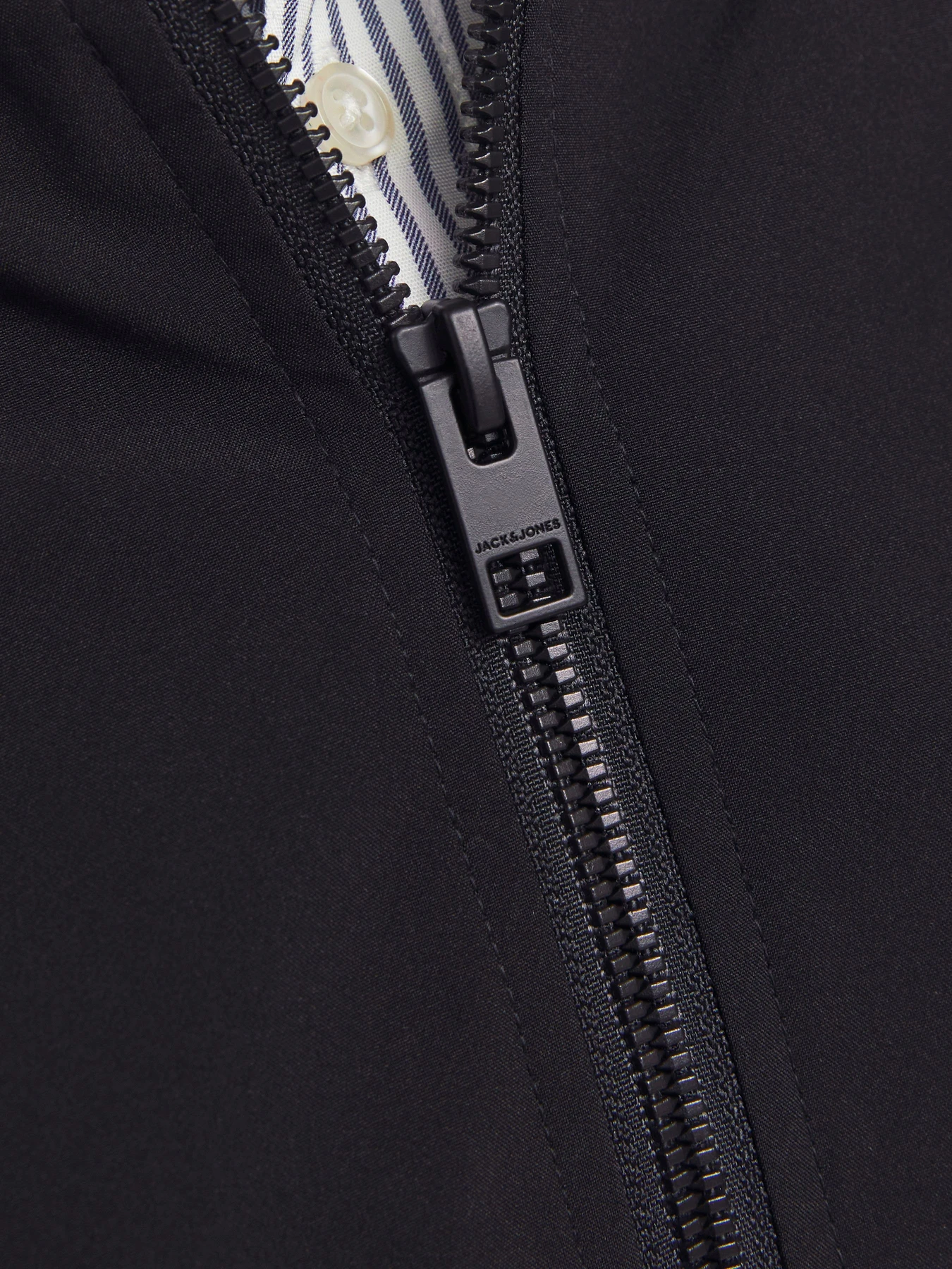 Куртки та дублянки JACK & JONES CHARGE BOMBER модель 12268608_Black Куртки та дублянки JACK & JONES CHARGE BOMBER модель 12268608_Black Фото
