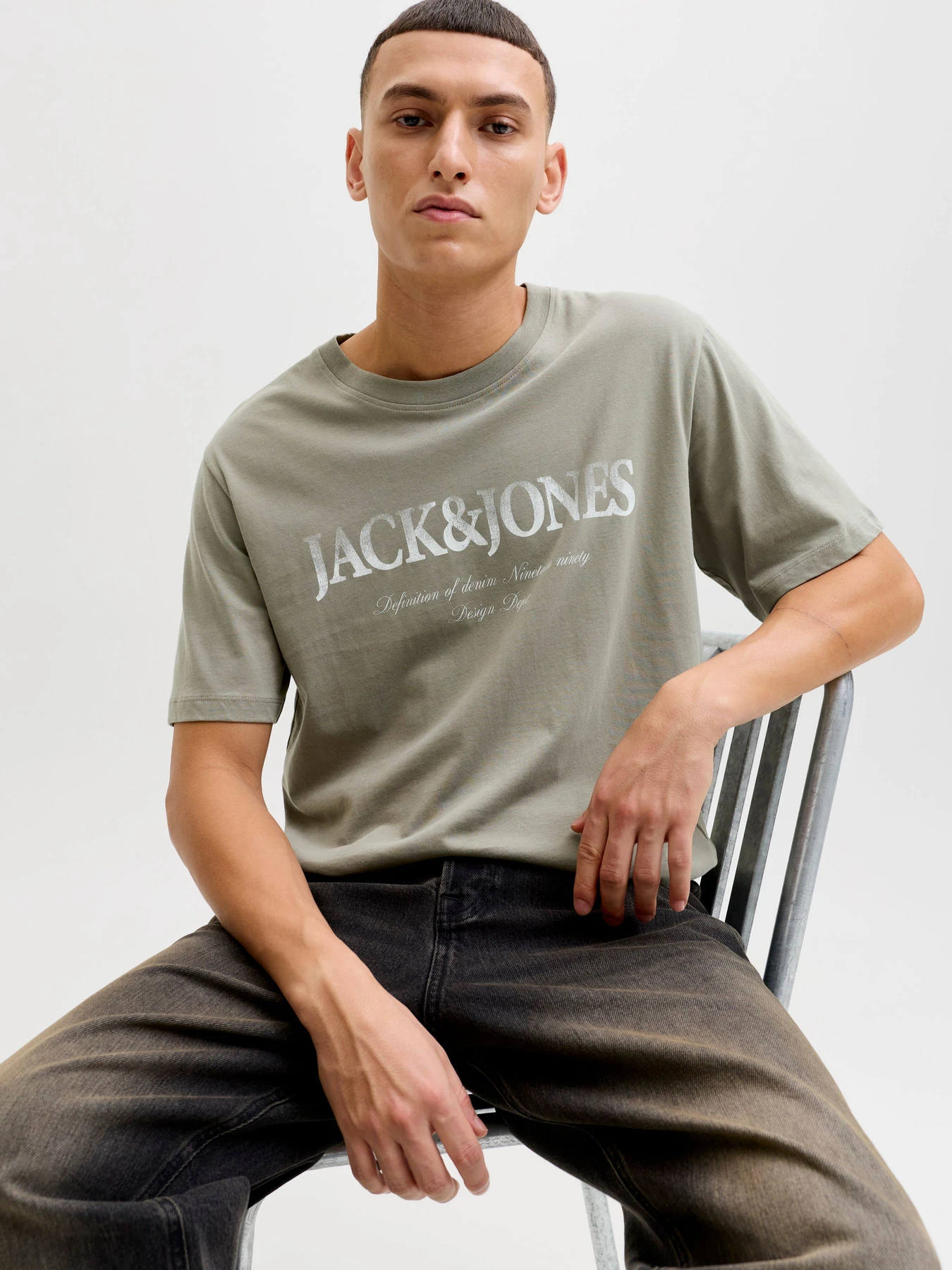 Футболки и поло JACK & JONES DEVIN DAYTONA PRINT TEE модель 12290173_Vetiver Футболки и поло JACK & JONES DEVIN DAYTONA PRINT TEE модель 12290173_Vetiver Фото