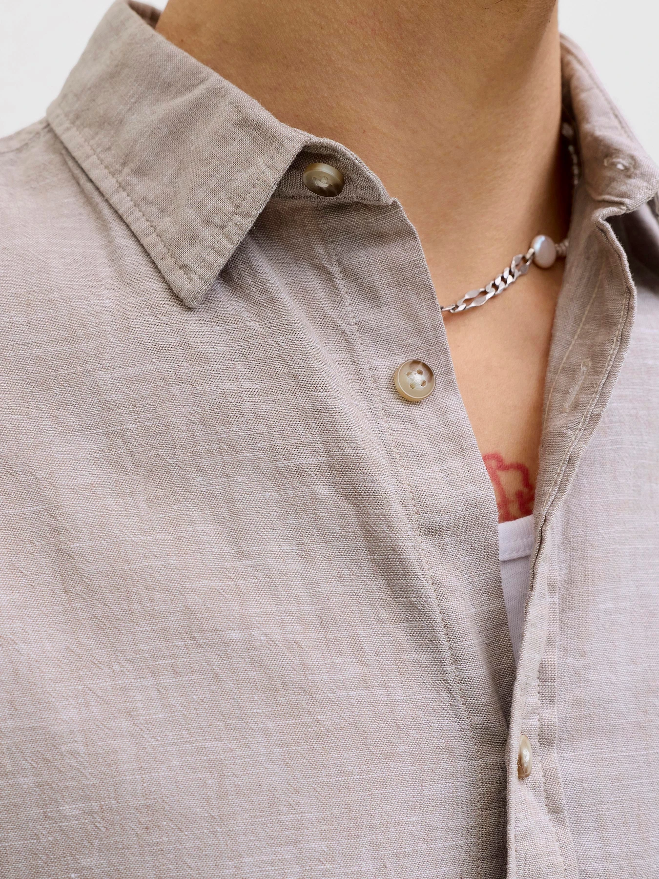 Рубашки JACK & JONES SUMMER LINEN BLEND SHIRT модель 12289160_String Рубашки JACK & JONES SUMMER LINEN BLEND SHIRT модель 12289160_String Фото