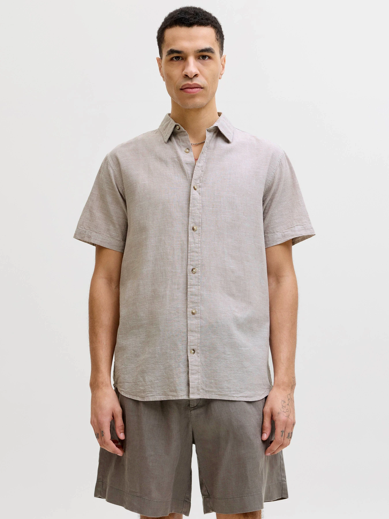 Рубашки JACK & JONES SUMMER LINEN BLEND SHIRT модель 12289160_String Рубашки JACK & JONES SUMMER LINEN BLEND SHIRT модель 12289160_String Фото