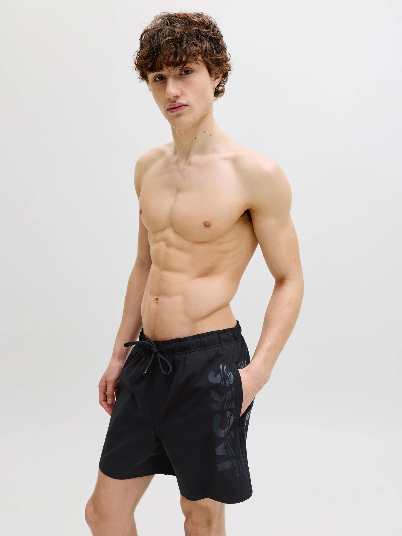 Одяг для пляжу JACK & JONES MAUI WAVE LOGO SWIM SHORTS модель 12291391_Black Одяг для пляжу JACK & JONES MAUI WAVE LOGO SWIM SHORTS модель 12291391_Black Фото