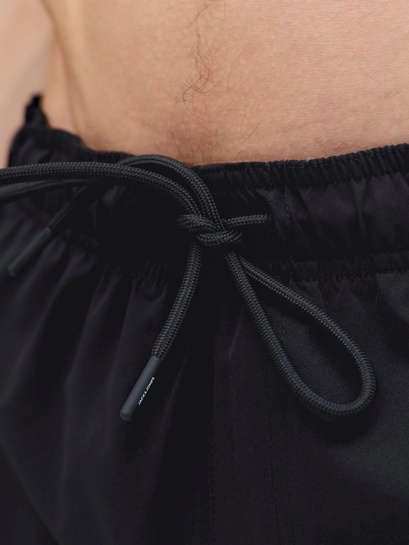 Одяг для пляжу JACK & JONES MAUI WAVE LOGO SWIM SHORTS модель 12291391_Black Одяг для пляжу JACK & JONES MAUI WAVE LOGO SWIM SHORTS модель 12291391_Black Фото