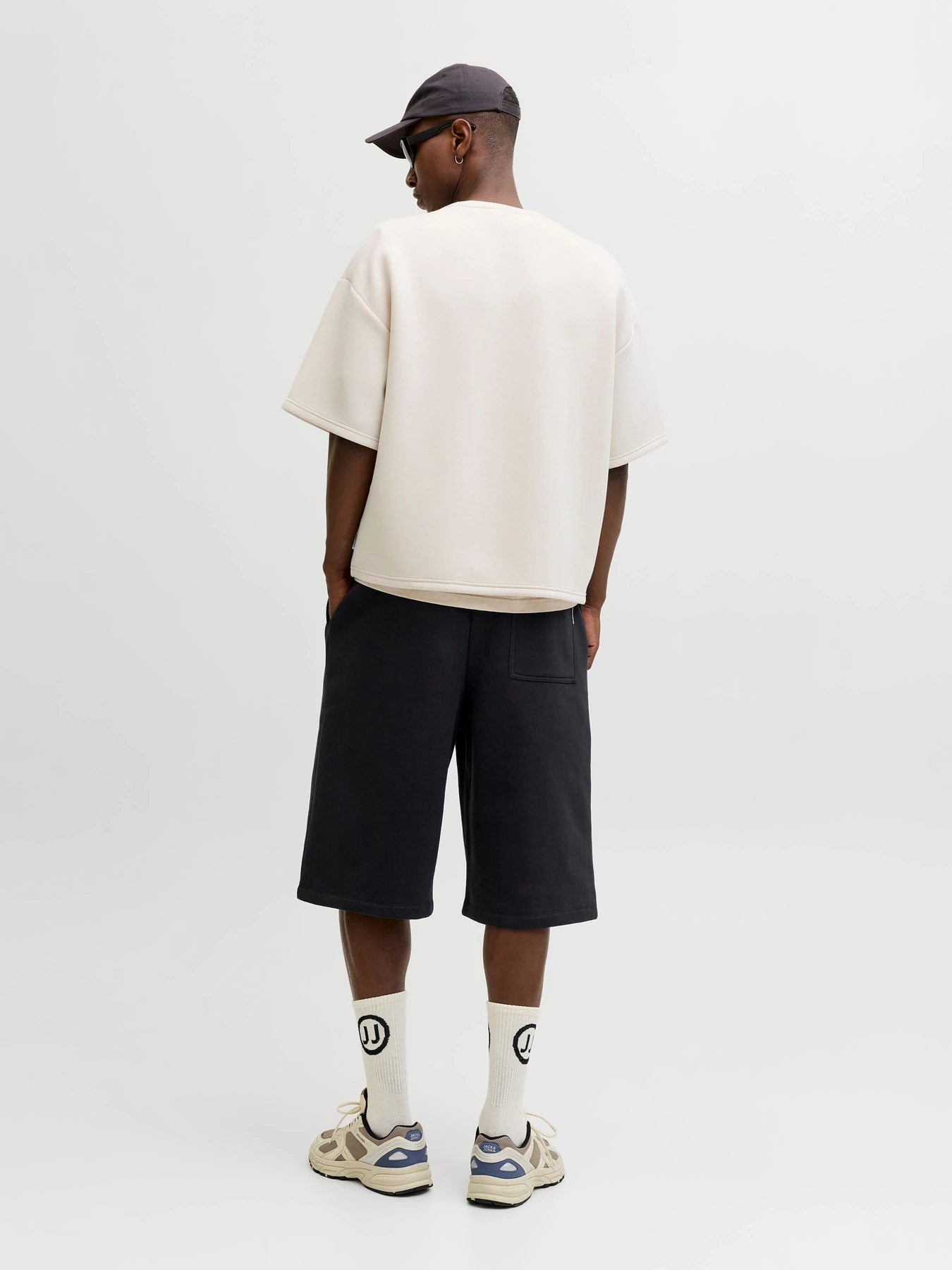 Шорты JACK & JONES OWEN FALLS SWEAT SHORTS модель 12292973_Black Шорты JACK & JONES OWEN FALLS SWEAT SHORTS модель 12292973_Black Фото