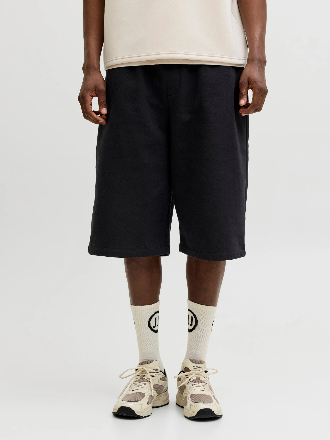 Шорты JACK & JONES OWEN FALLS SWEAT SHORTS модель 12292973_Black Шорты JACK & JONES OWEN FALLS SWEAT SHORTS модель 12292973_Black Фото