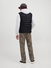 Куртки и дубленки JACK & JONES KINGSLEY LIGHT BODYWARMER COLL модель 12298870_Black Фото