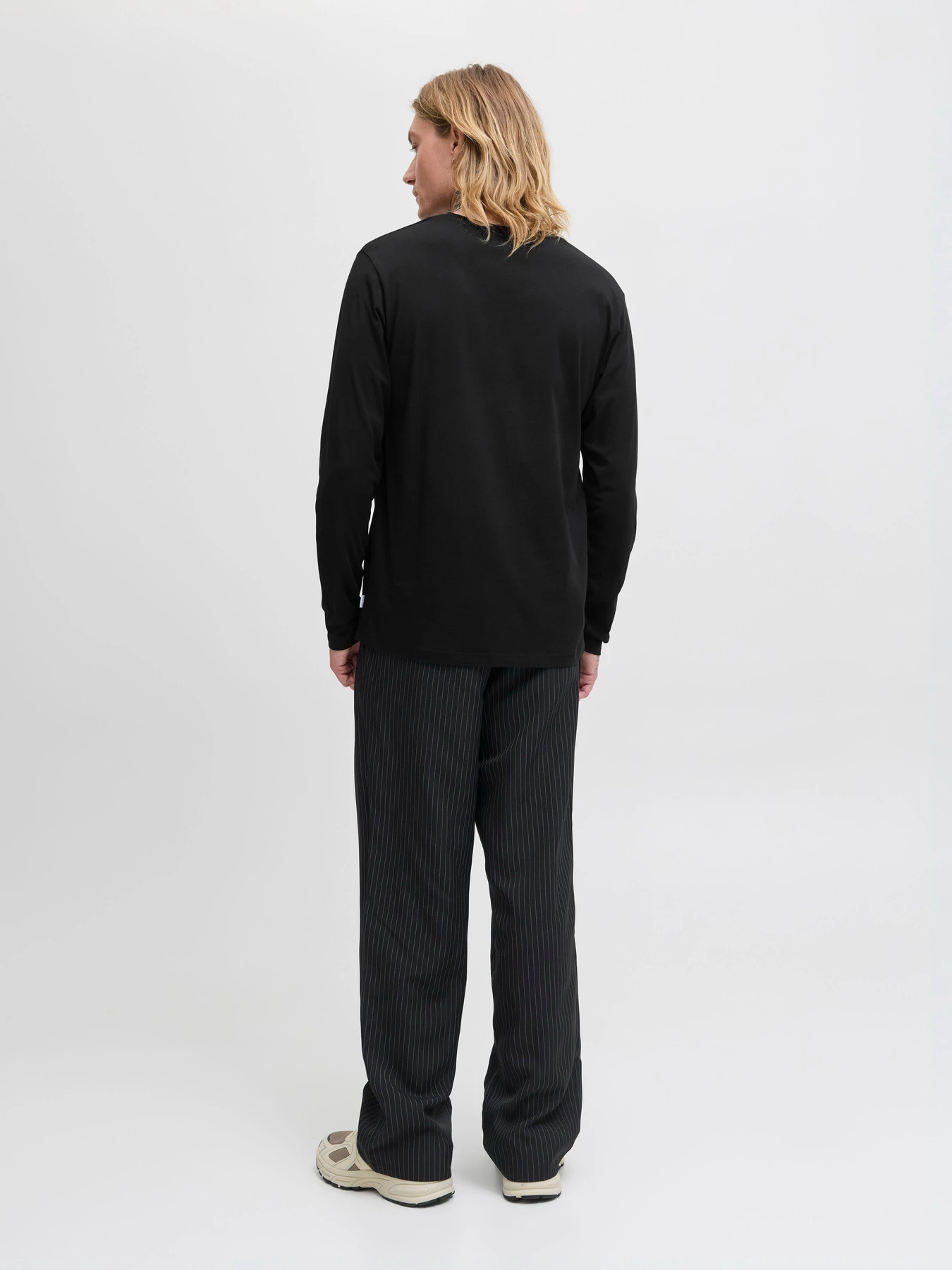 Худи и свитшоты JACK & JONES ORGANIC BASIC TEE LS O-NECK модель 12279538_Black Худи и свитшоты JACK & JONES ORGANIC BASIC TEE LS O-NECK модель 12279538_Black Фото