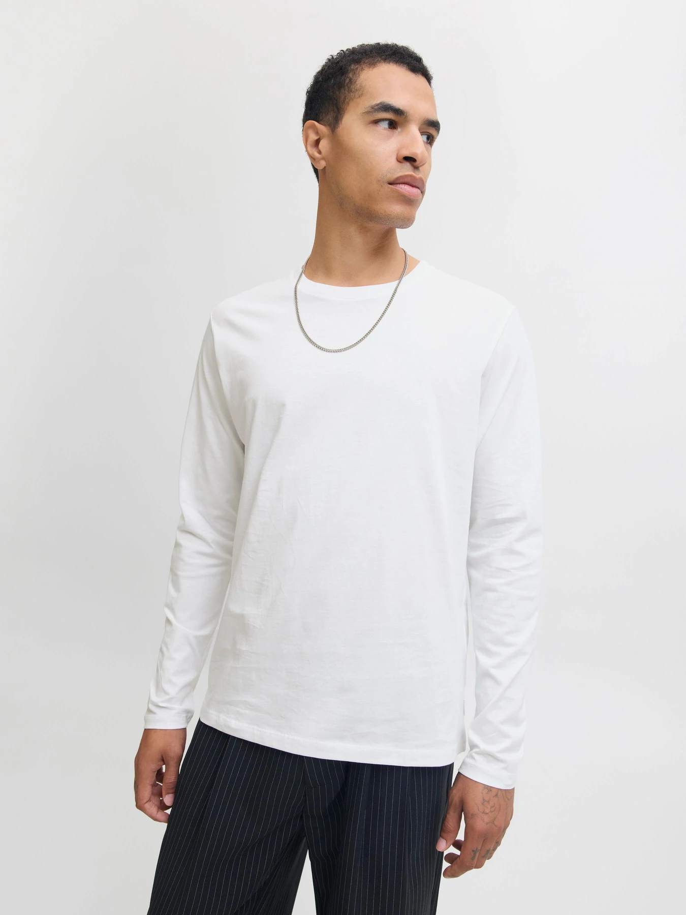 Худи и свитшоты JACK & JONES ORGANIC BASIC TEE LS O-NECK модель 12279538_White Худи и свитшоты JACK & JONES ORGANIC BASIC TEE LS O-NECK модель 12279538_White Фото