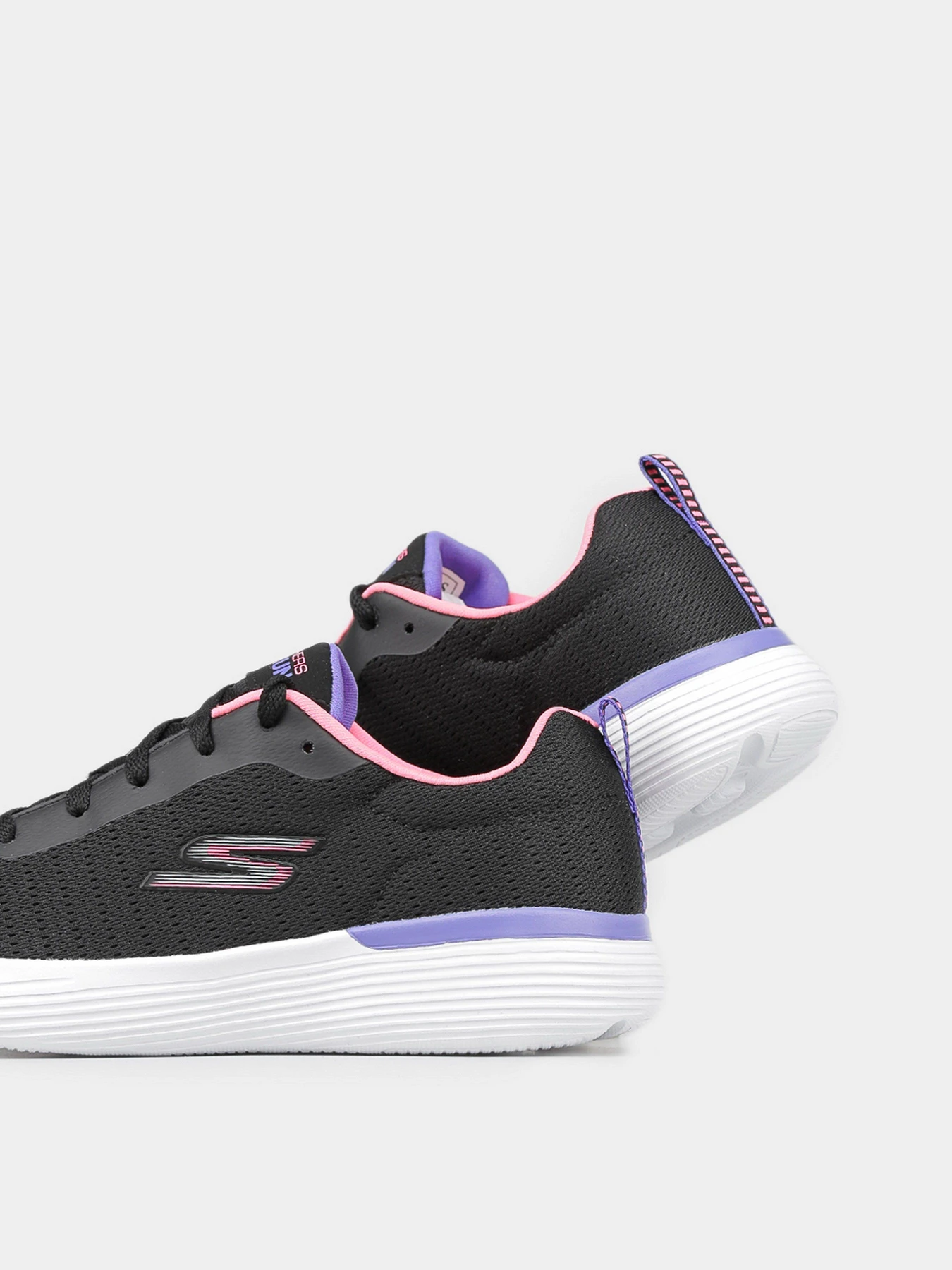 Кроссовки Skechers GO RUN модель 302428L BKPR Кроссовки Skechers GO RUN модель 302428L BKPR Фото