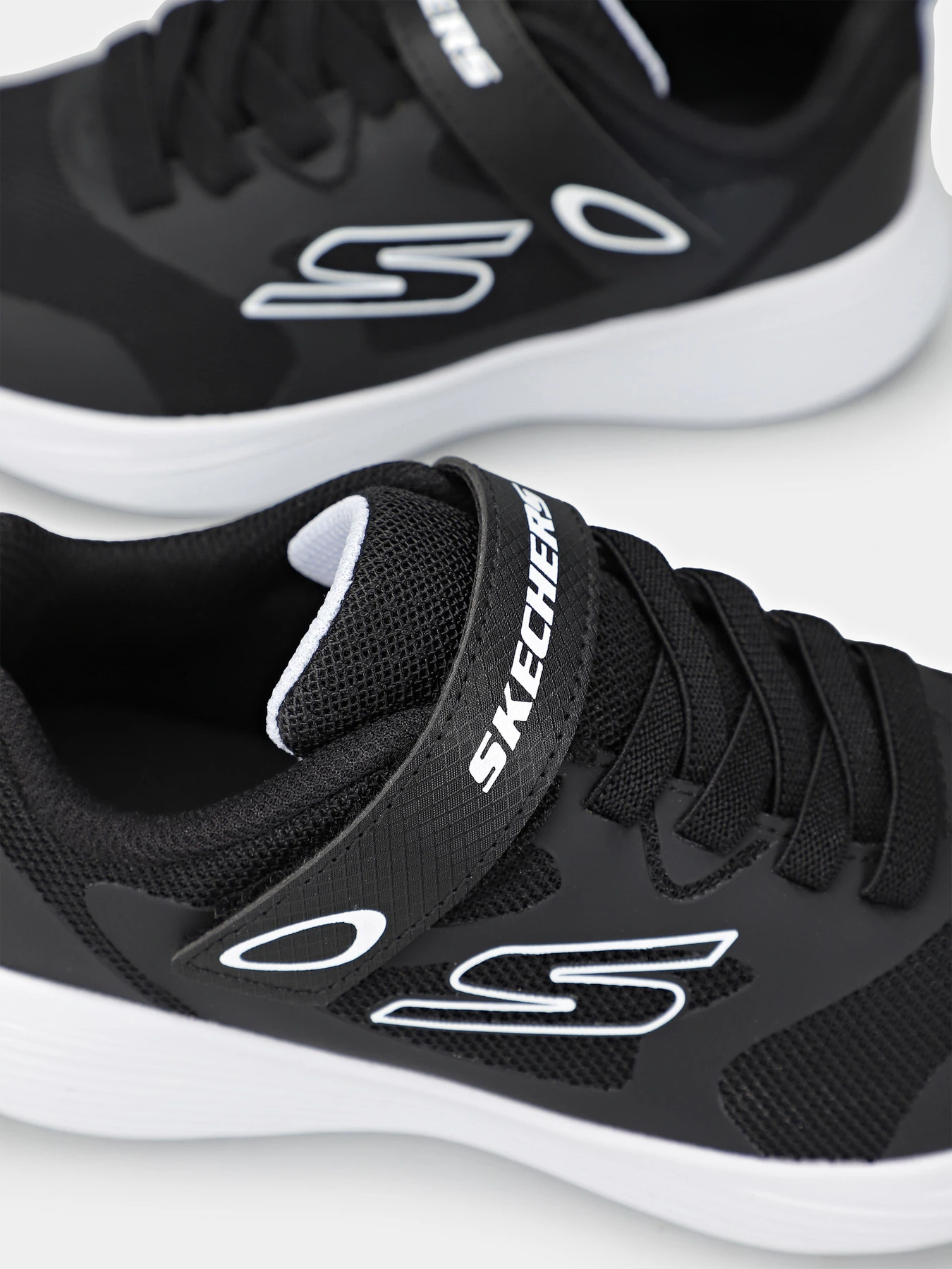 Кроссовки Skechers GO RUN 400 V2 модель 303580L BLK Фото