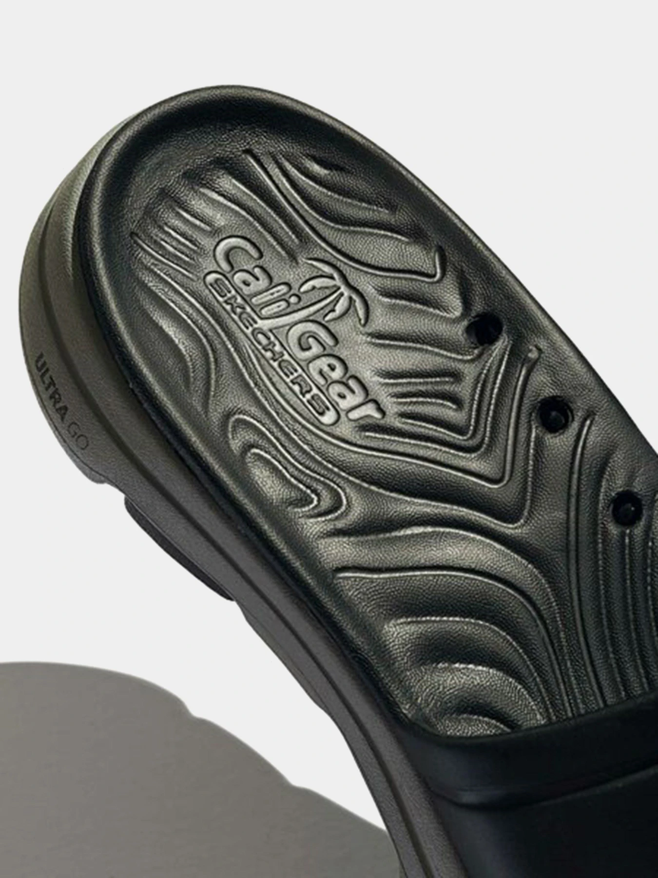 Шльопанці Skechers GOWALK 5 - SURF'S OUT модель 243005 BKGY Шльопанці Skechers GOWALK 5 - SURF'S OUT модель 243005 BKGY Фото