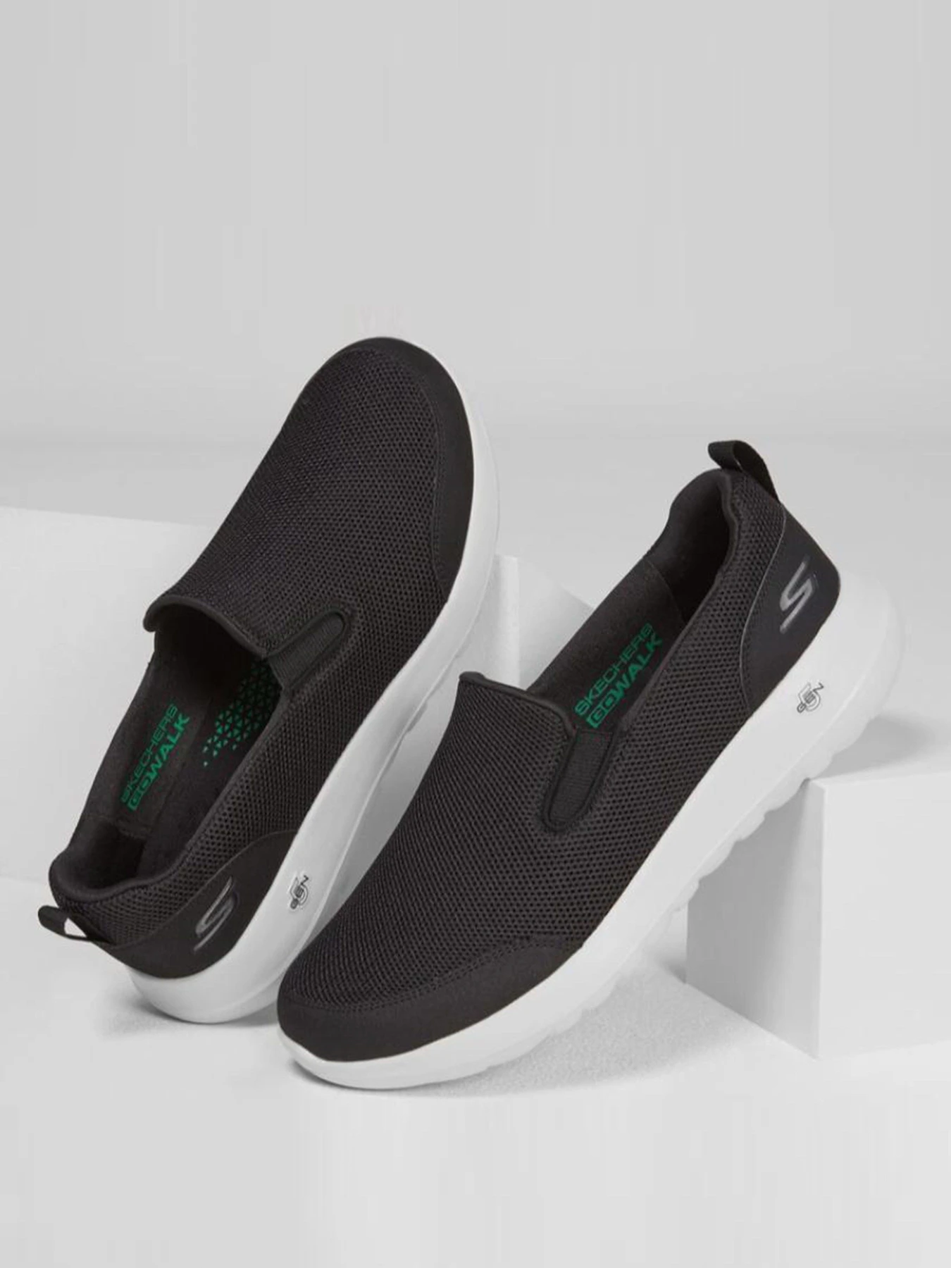 Слипоны и мокасины Skechers GOwalk Max - Clinched модель 216010 BLK Фото