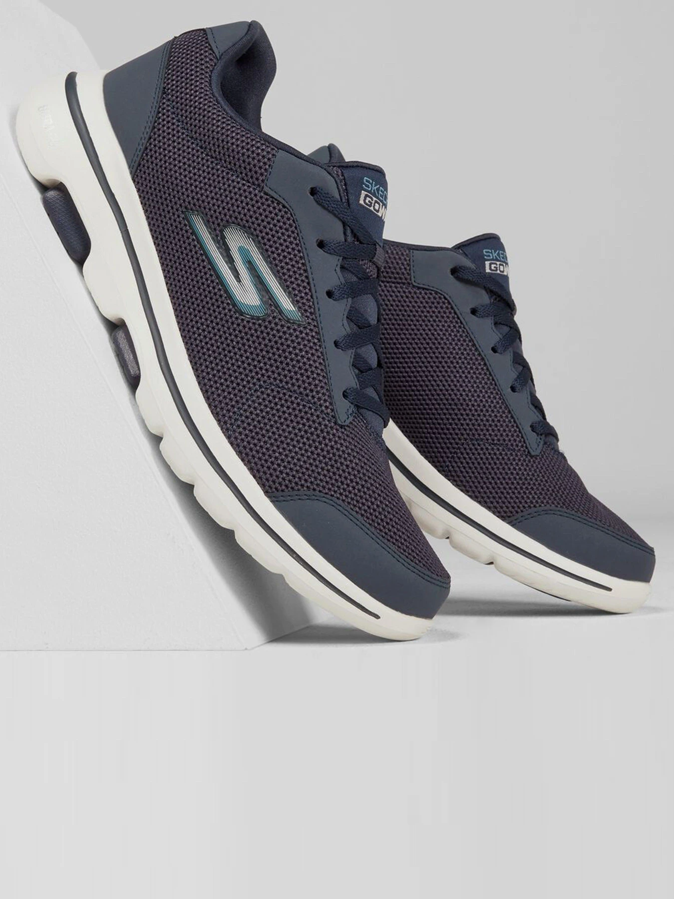 Кросівки Skechers GOWALK 5 модель 55519 NVBL Фото