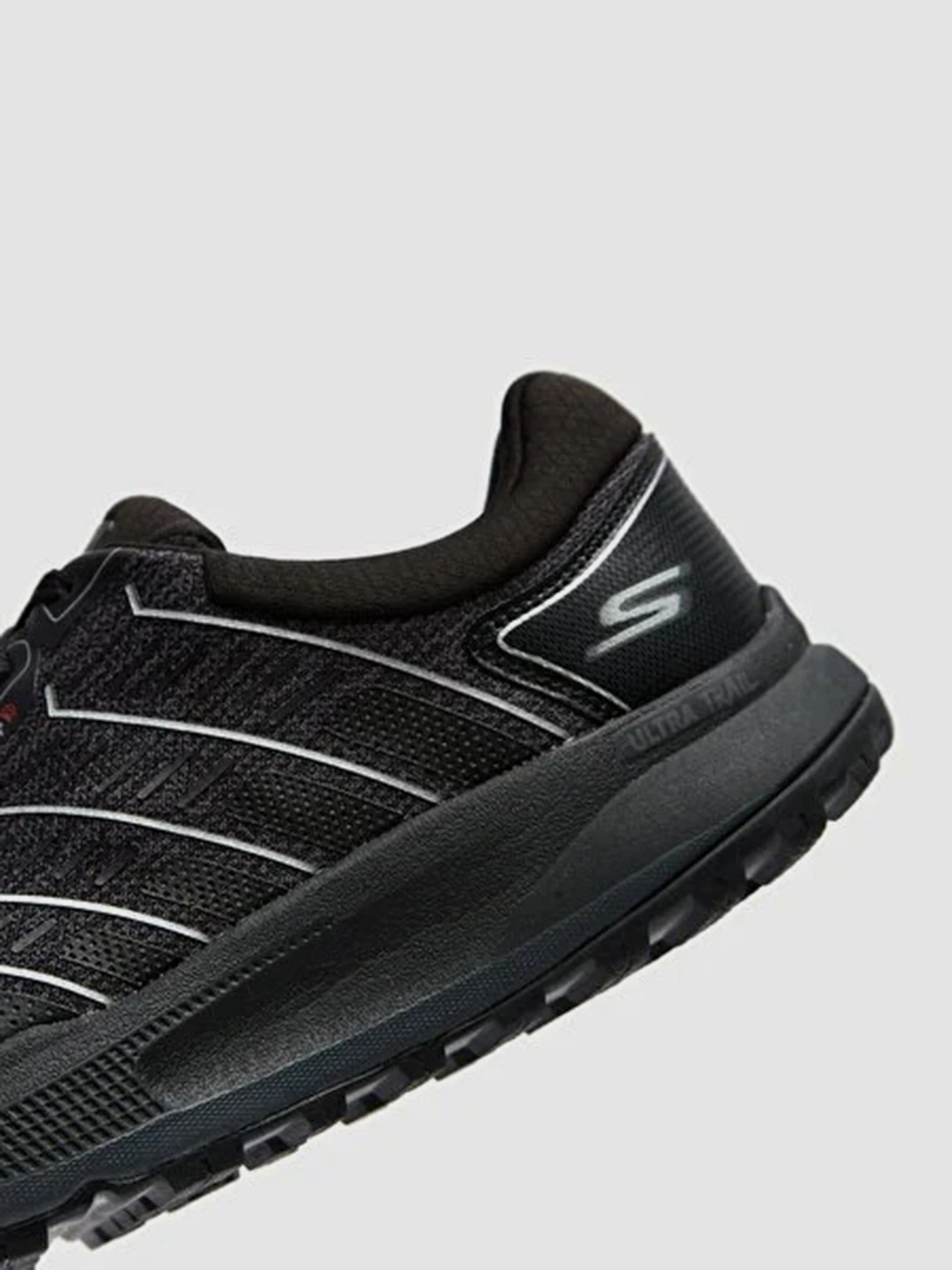 Кросівки Skechers GOrun Pulse Trail модель 220151 BBK Кросівки Skechers GOrun Pulse Trail модель 220151 BBK Фото