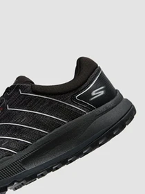 Кросівки Skechers GOrun Pulse Trail модель 220151 BBK Фото