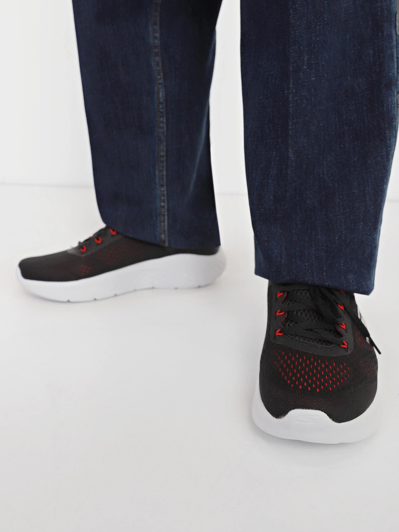 Кросівки Skechers Go Run Lite модель 220894 BKWR Кросівки Skechers Go Run Lite модель 220894 BKWR Фото