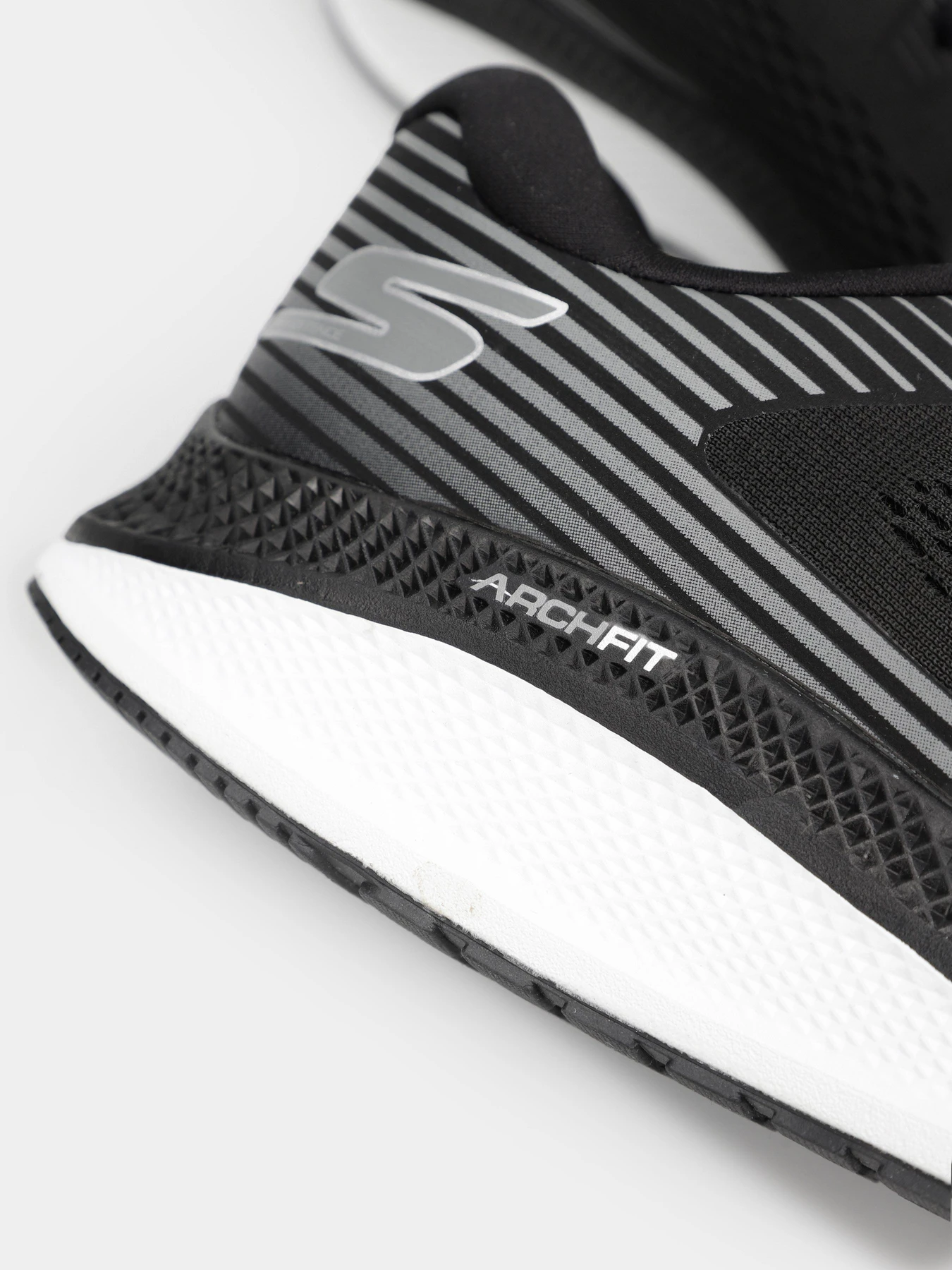 Кроссовки Skechers Tech Running GOrun Persistence модель 246053 BKW Фото